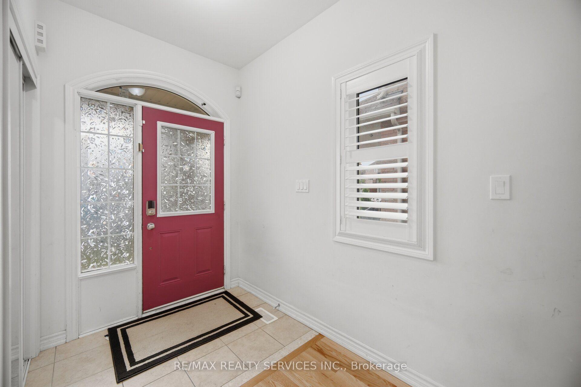 Photo 7 of 25 Yately Street, Brampton, Northwest Brampton — HOMEH