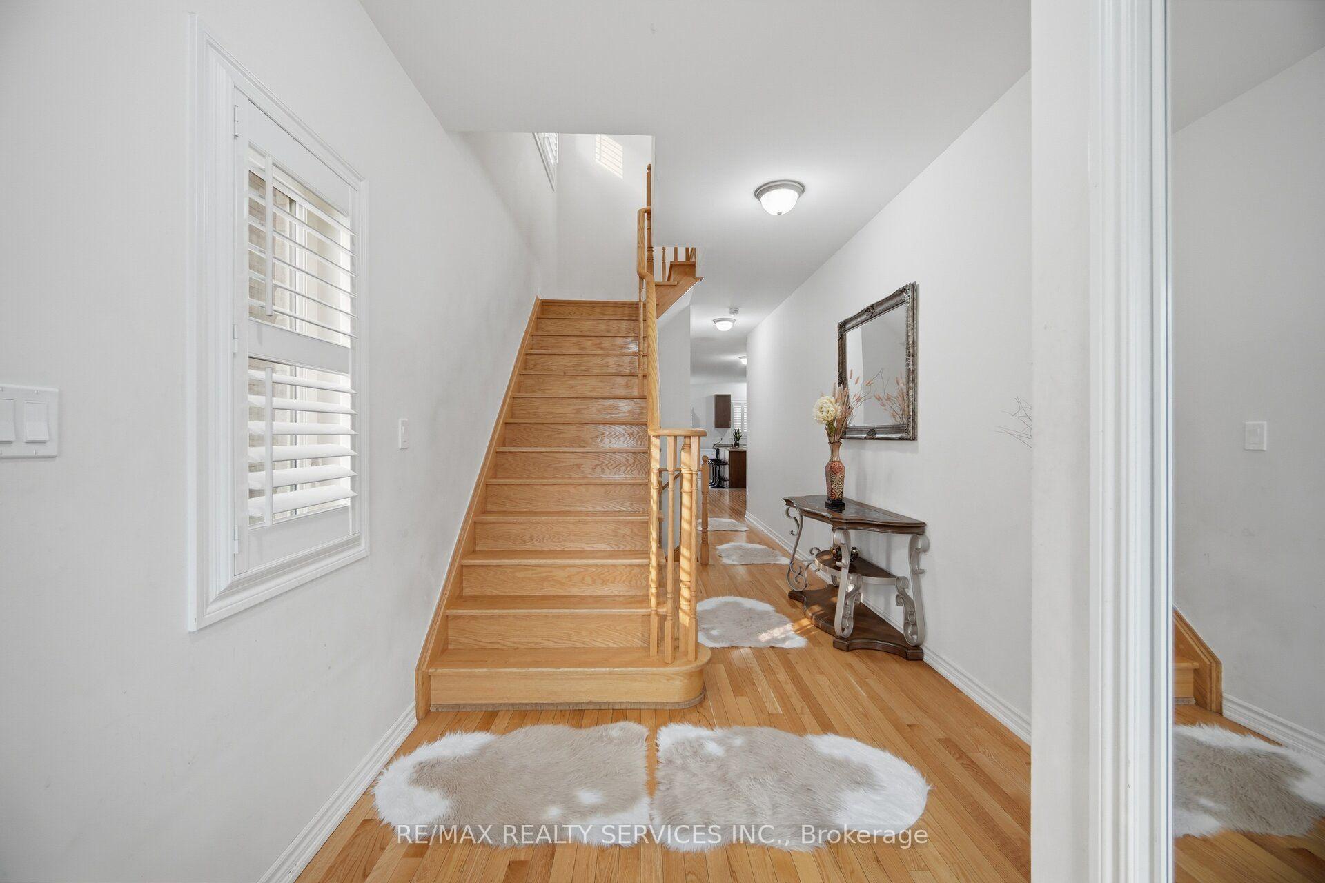 Photo 8 of 25 Yately Street, Brampton, Northwest Brampton — HOMEH