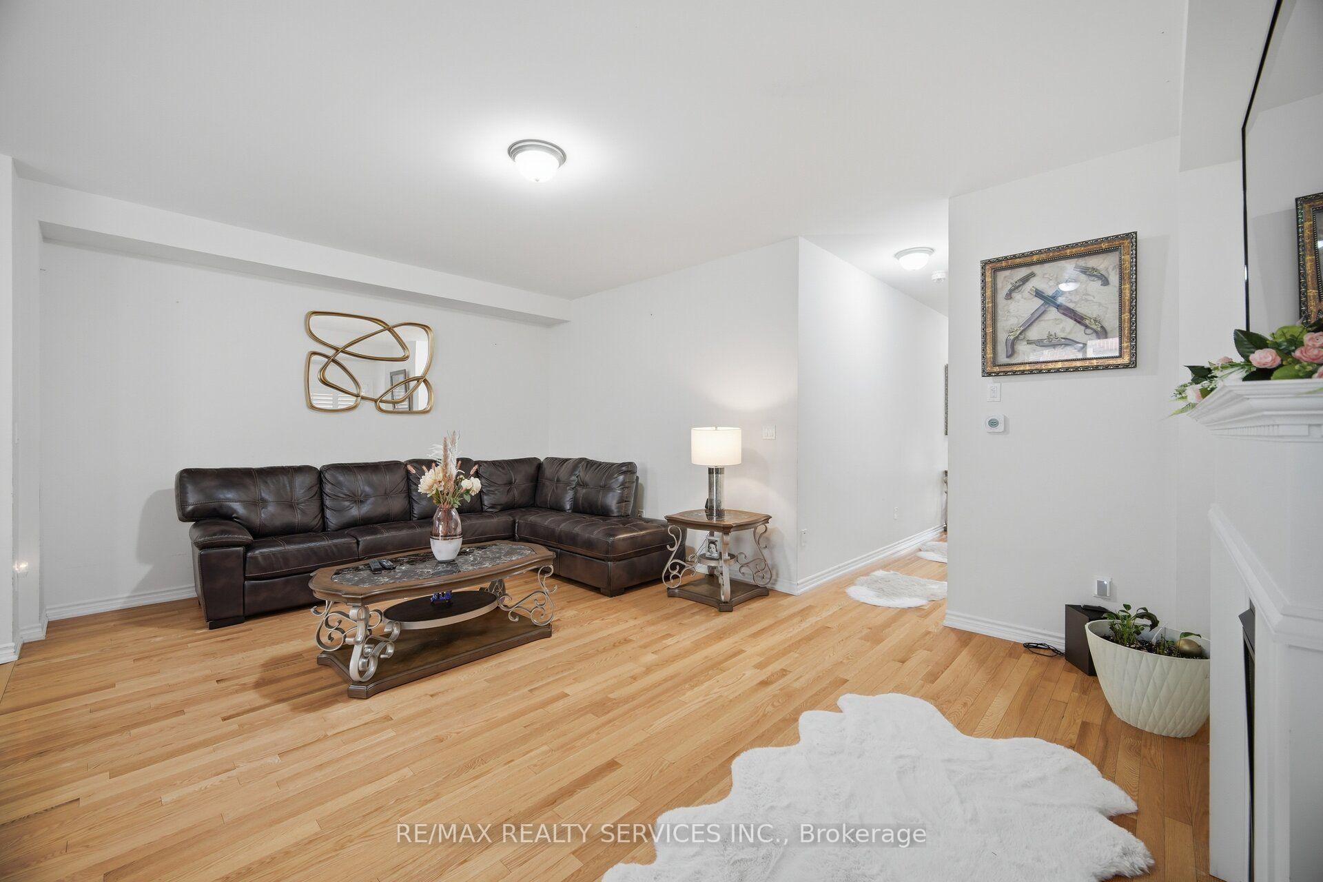 Photo 9 of 25 Yately Street, Brampton, Northwest Brampton — HOMEH
