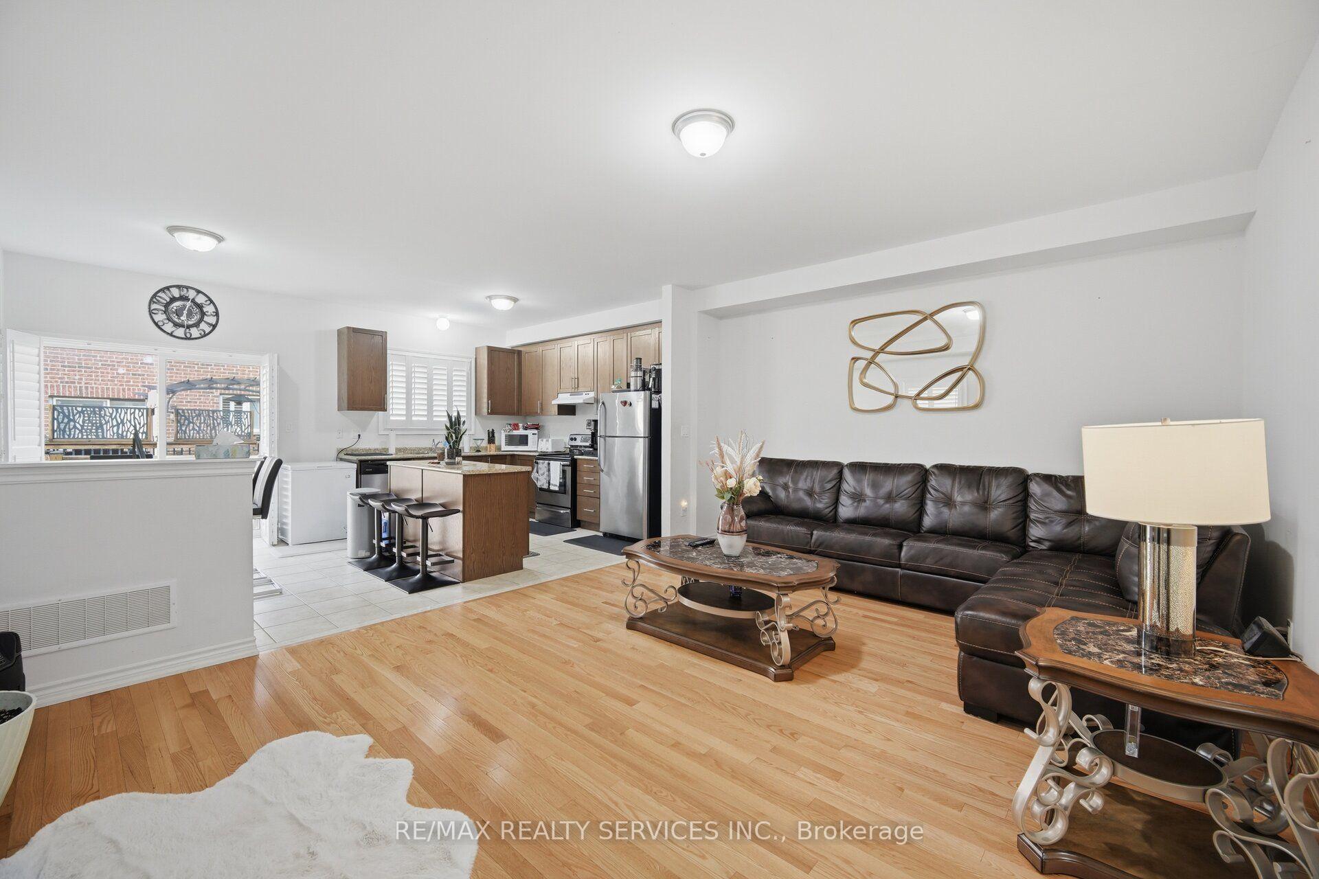 Photo 12 of 25 Yately Street, Brampton, Northwest Brampton — HOMEH