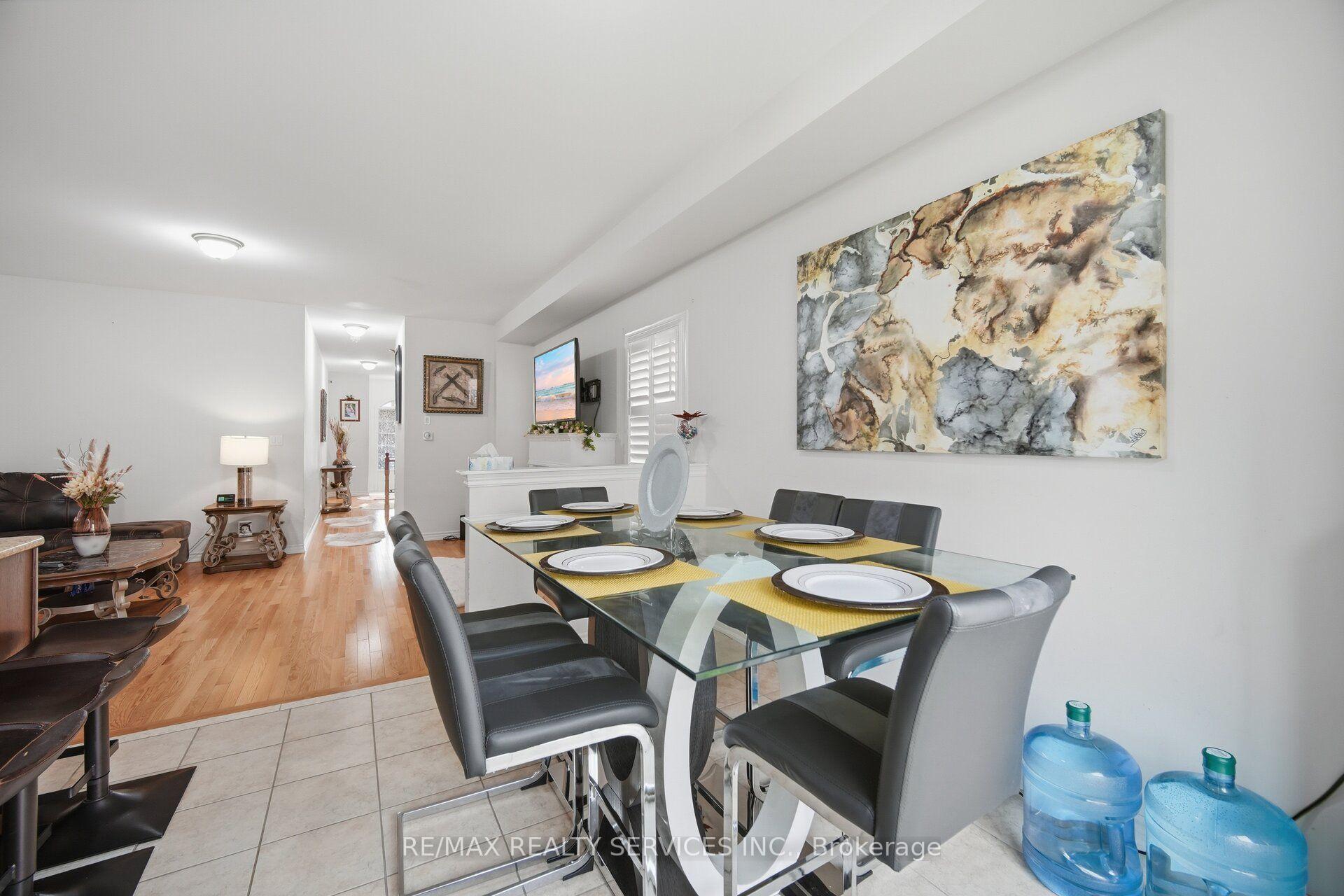 Photo 14 of 25 Yately Street, Brampton, Northwest Brampton — HOMEH