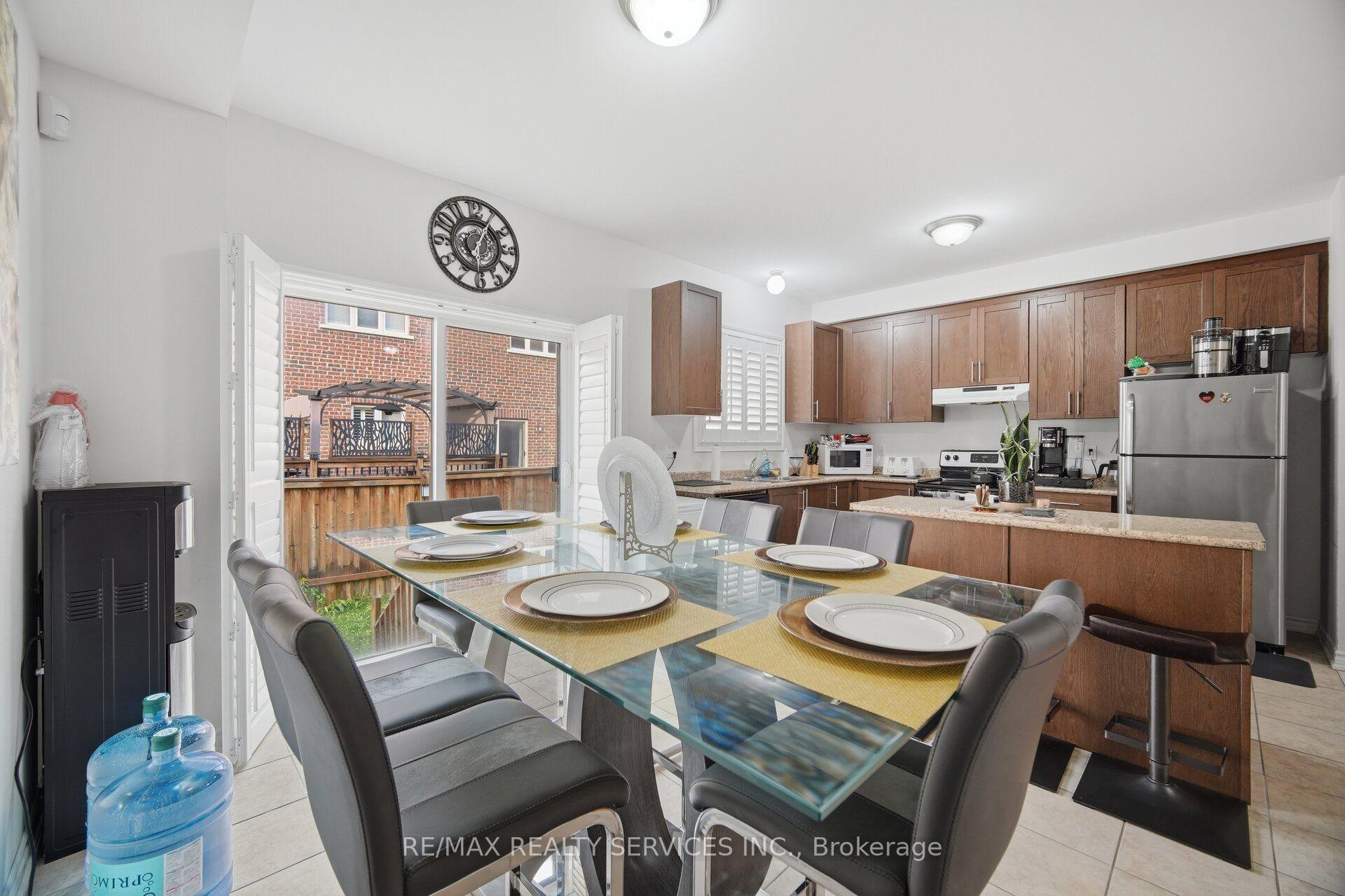 Photo 15 of 25 Yately Street, Brampton, Northwest Brampton — HOMEH