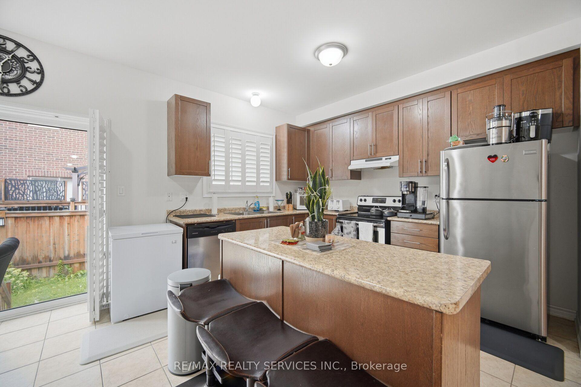 Photo 16 of 25 Yately Street, Brampton, Northwest Brampton — HOMEH