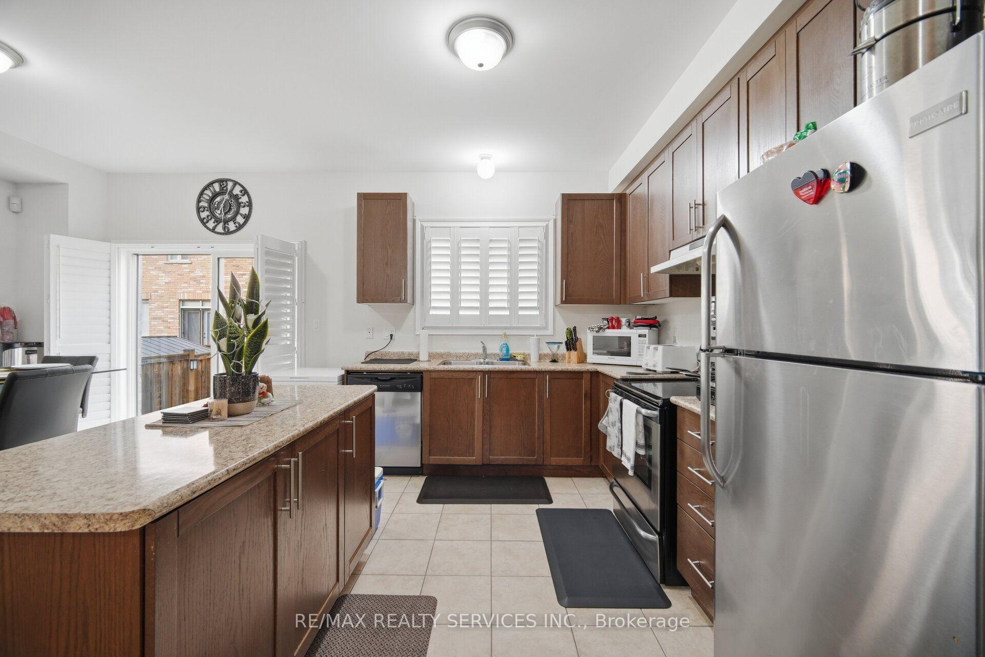 Photo 17 of 25 Yately Street, Brampton, Northwest Brampton — HOMEH