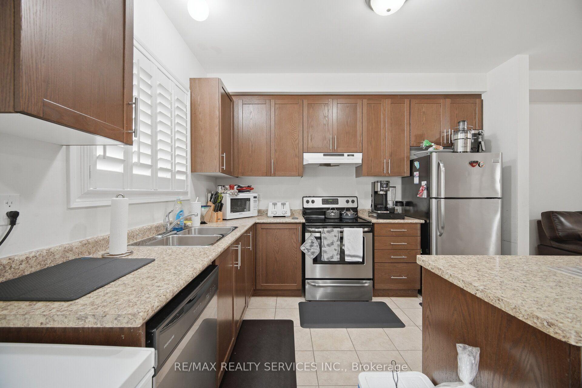 Photo 18 of 25 Yately Street, Brampton, Northwest Brampton — HOMEH
