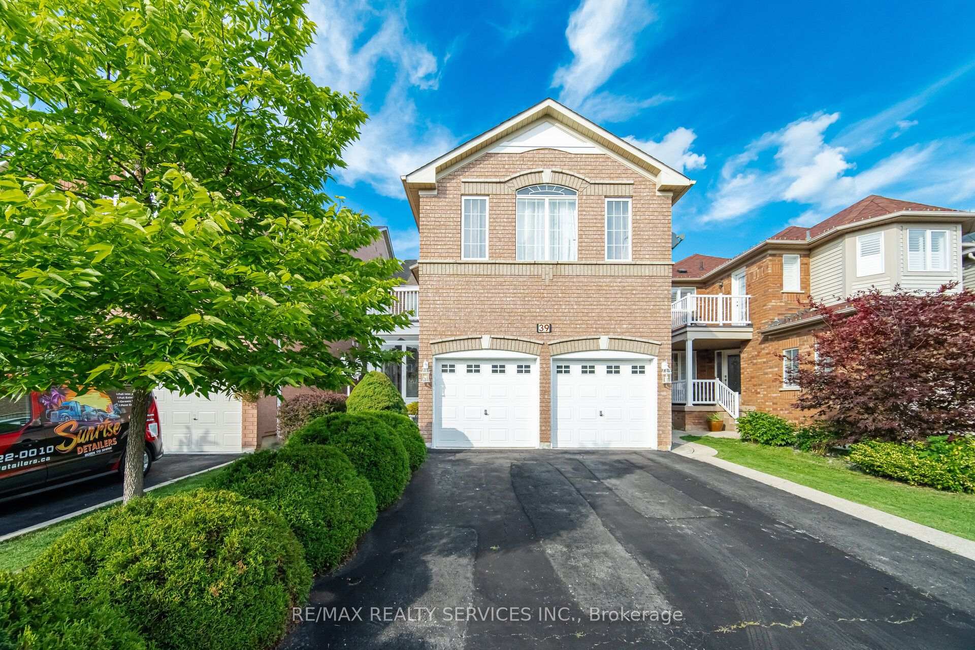 Photo 2 of 39 Legend Lane, Brampton, Fletcher's Creek Village — HOMEH