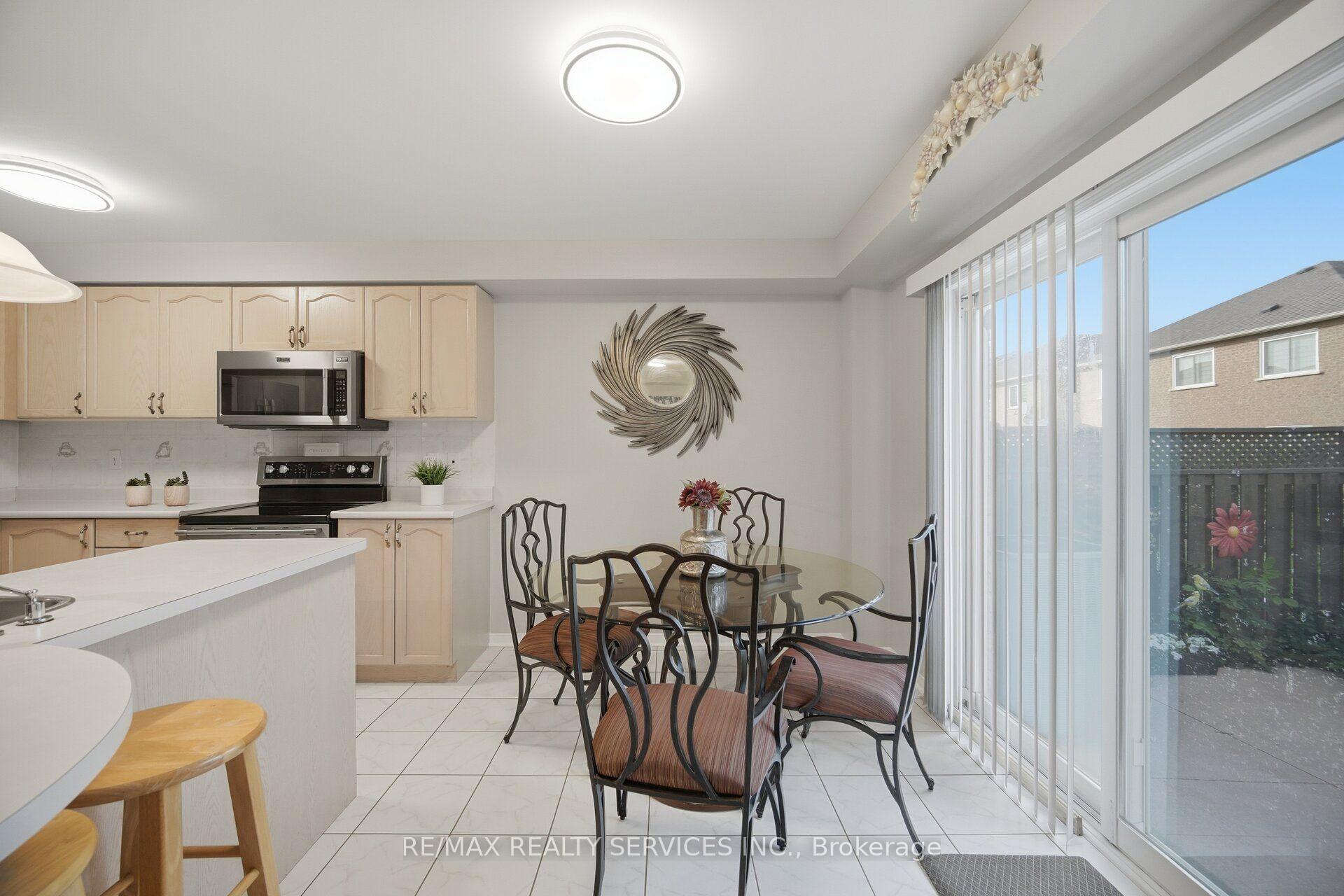 Photo 14 of 39 Legend Lane, Brampton, Fletcher's Creek Village — HOMEH
