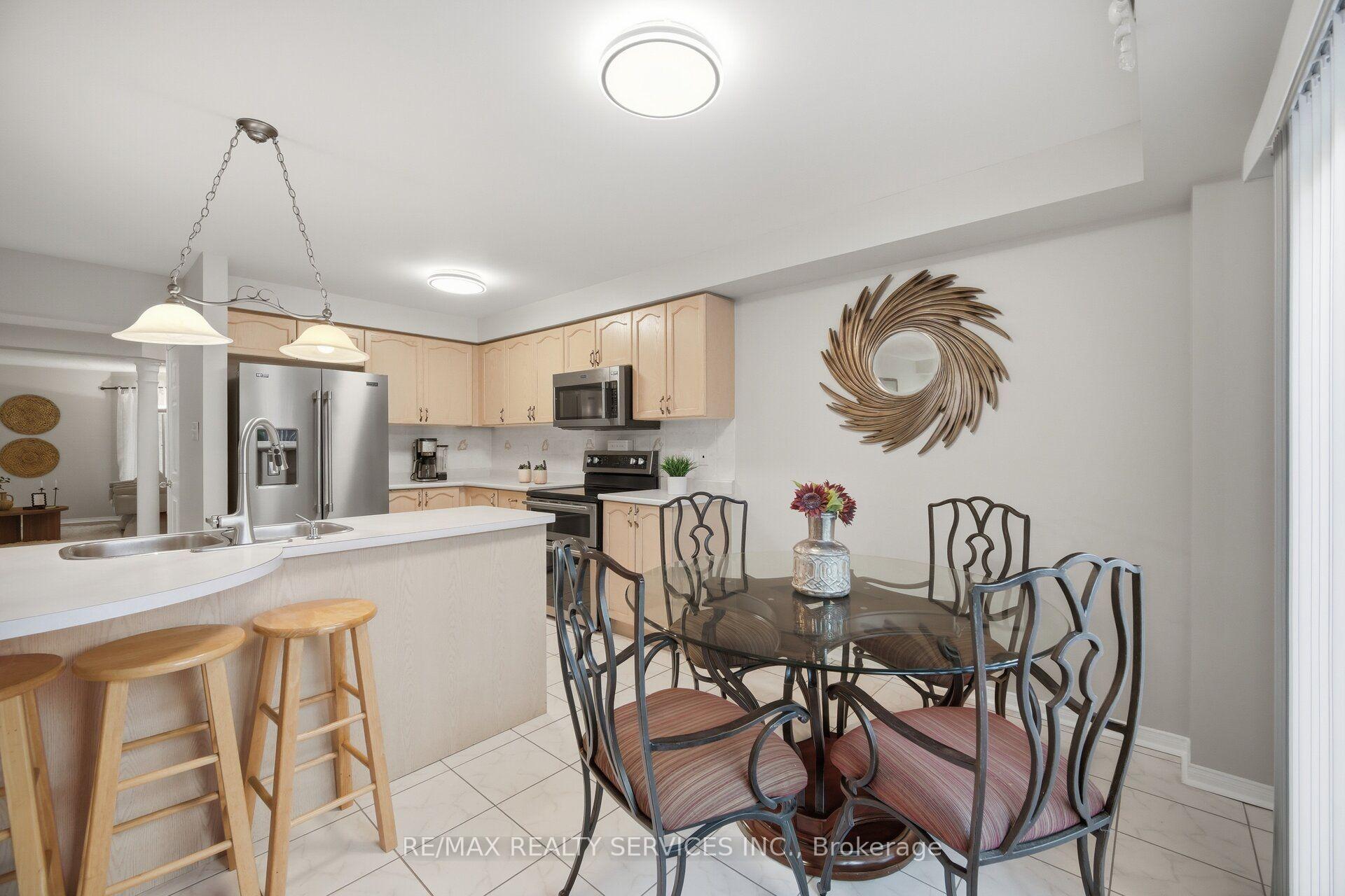 Photo 15 of 39 Legend Lane, Brampton, Fletcher's Creek Village — HOMEH