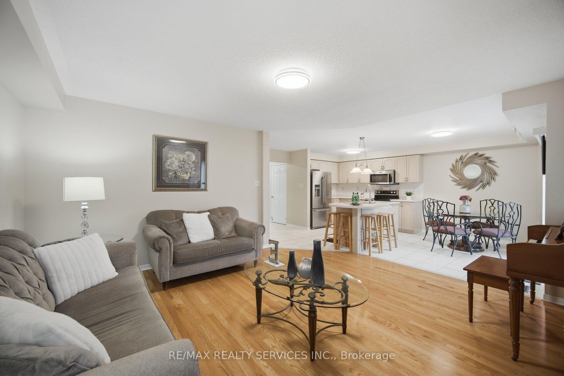 Photo 17 of 39 Legend Lane, Brampton, Fletcher's Creek Village — HOMEH