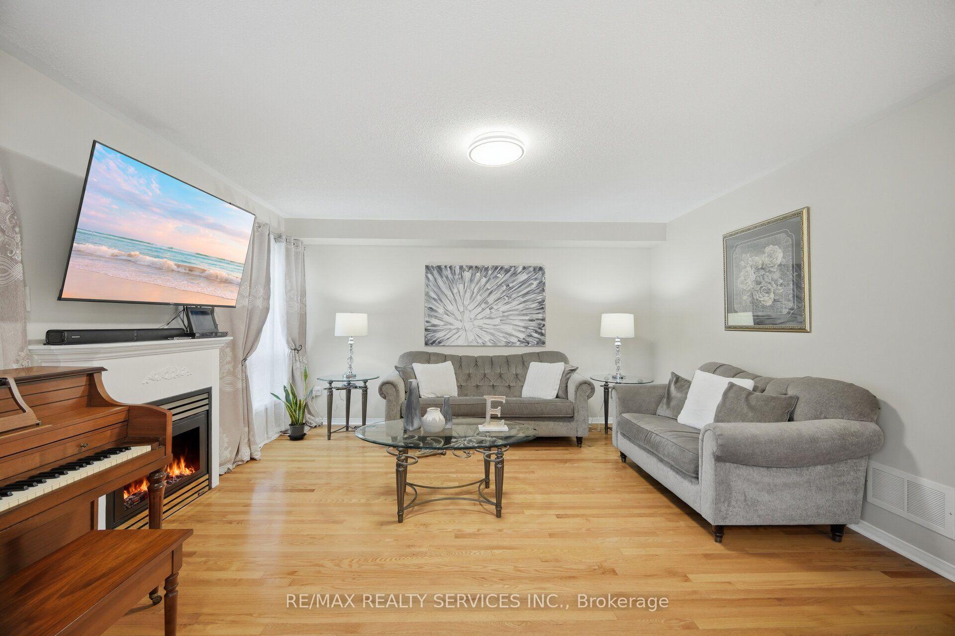 Photo 18 of 39 Legend Lane, Brampton, Fletcher's Creek Village — HOMEH