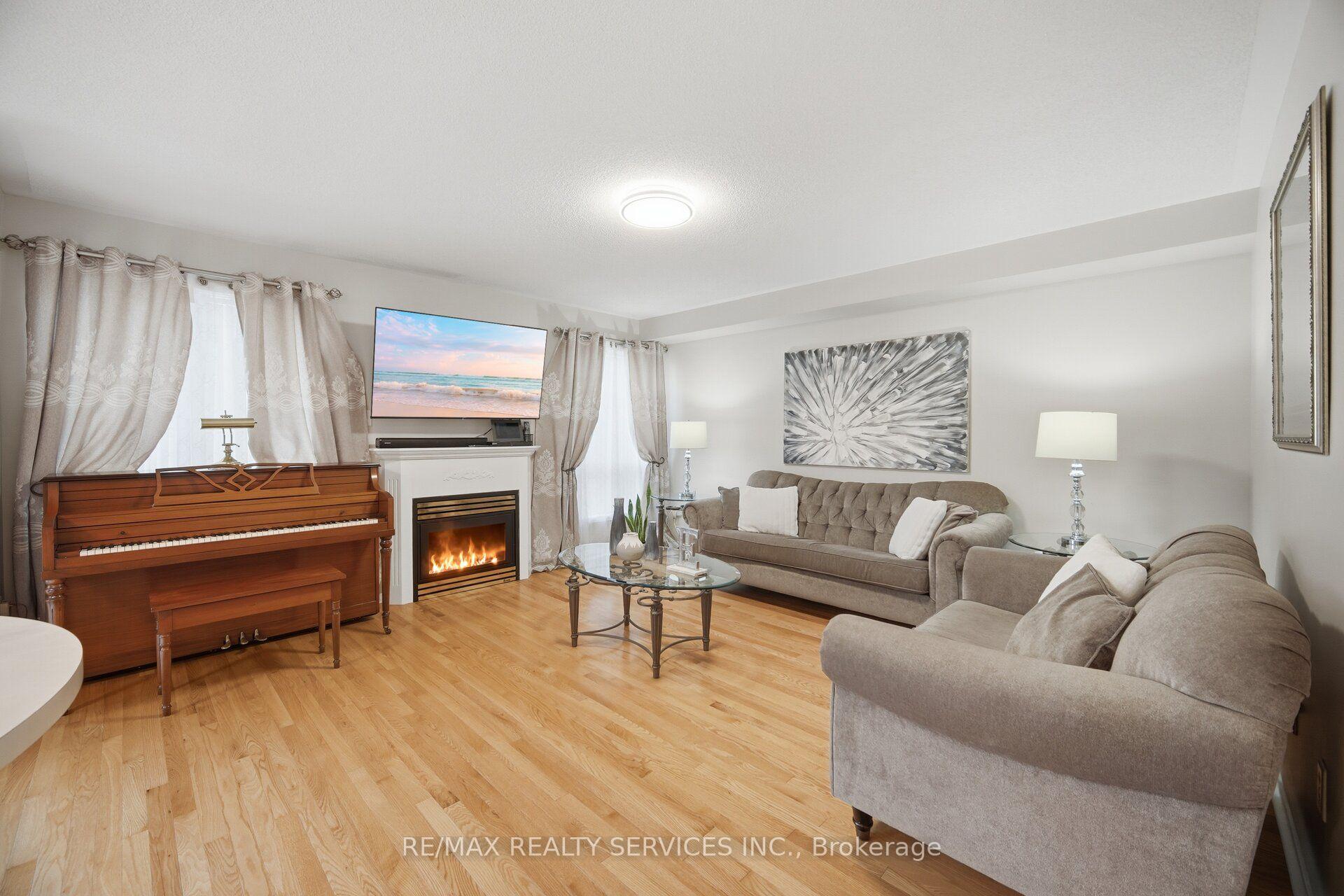 Photo 19 of 39 Legend Lane, Brampton, Fletcher's Creek Village — HOMEH