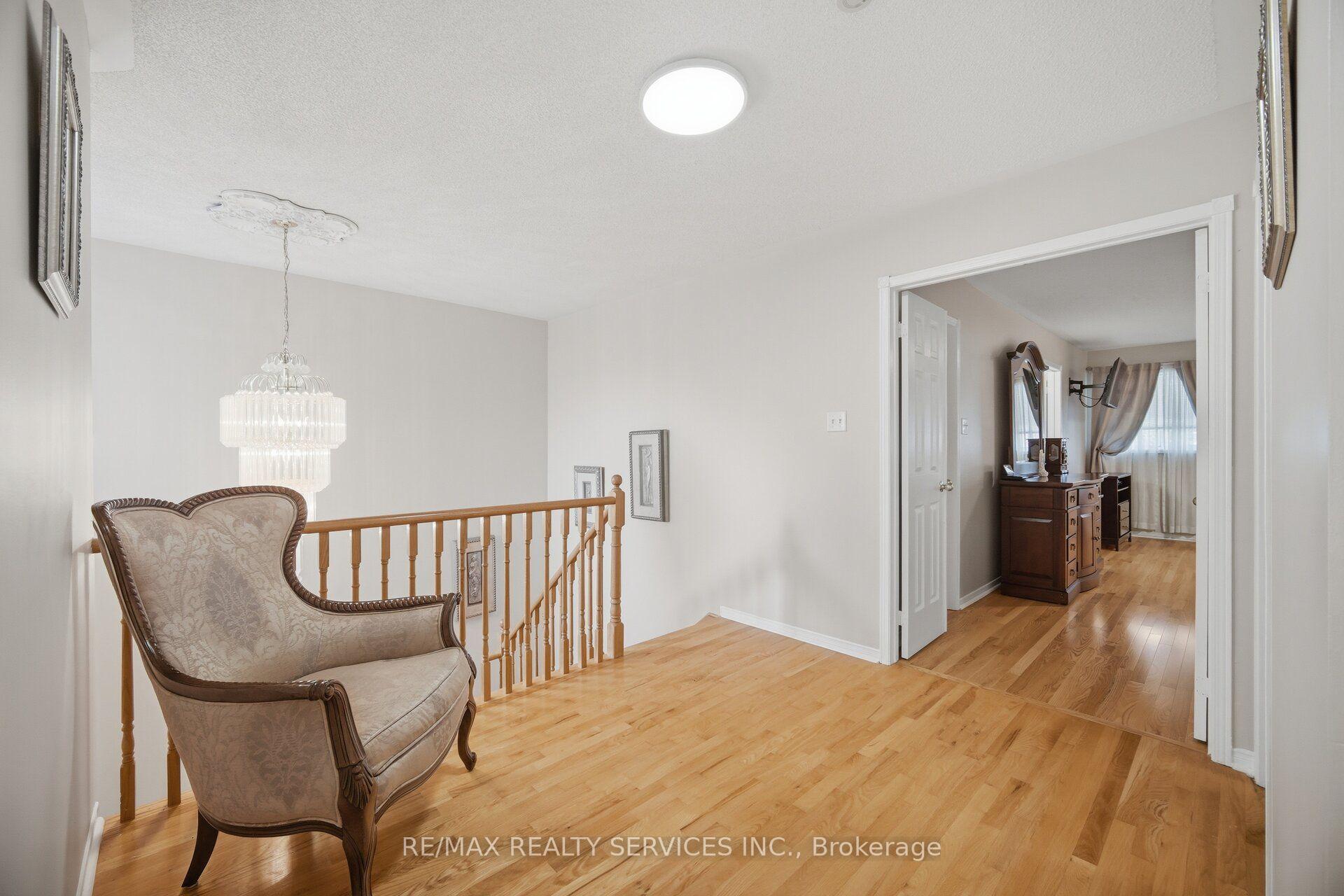 Photo 23 of 39 Legend Lane, Brampton, Fletcher's Creek Village — HOMEH
