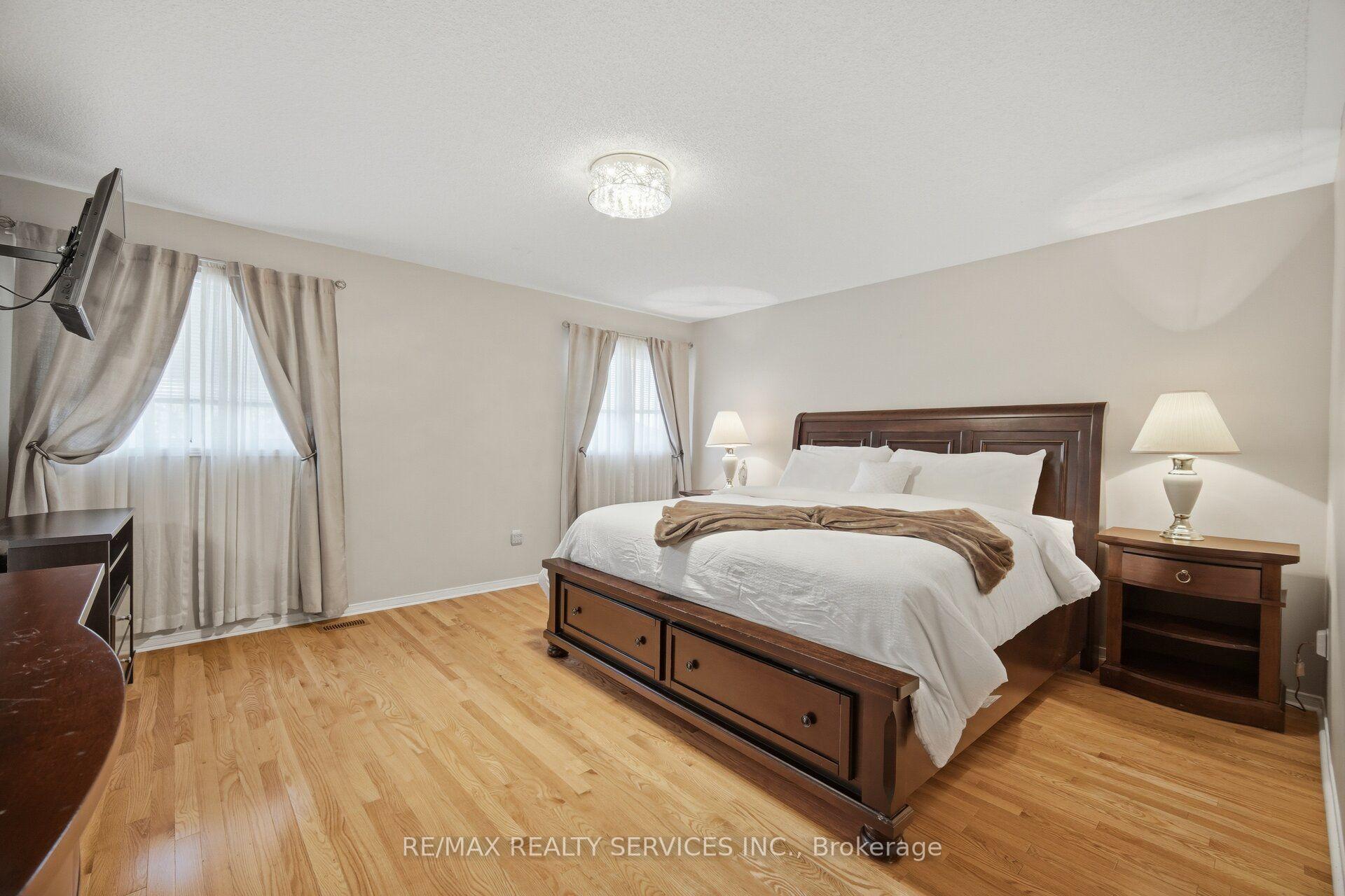 Photo 24 of 39 Legend Lane, Brampton, Fletcher's Creek Village — HOMEH
