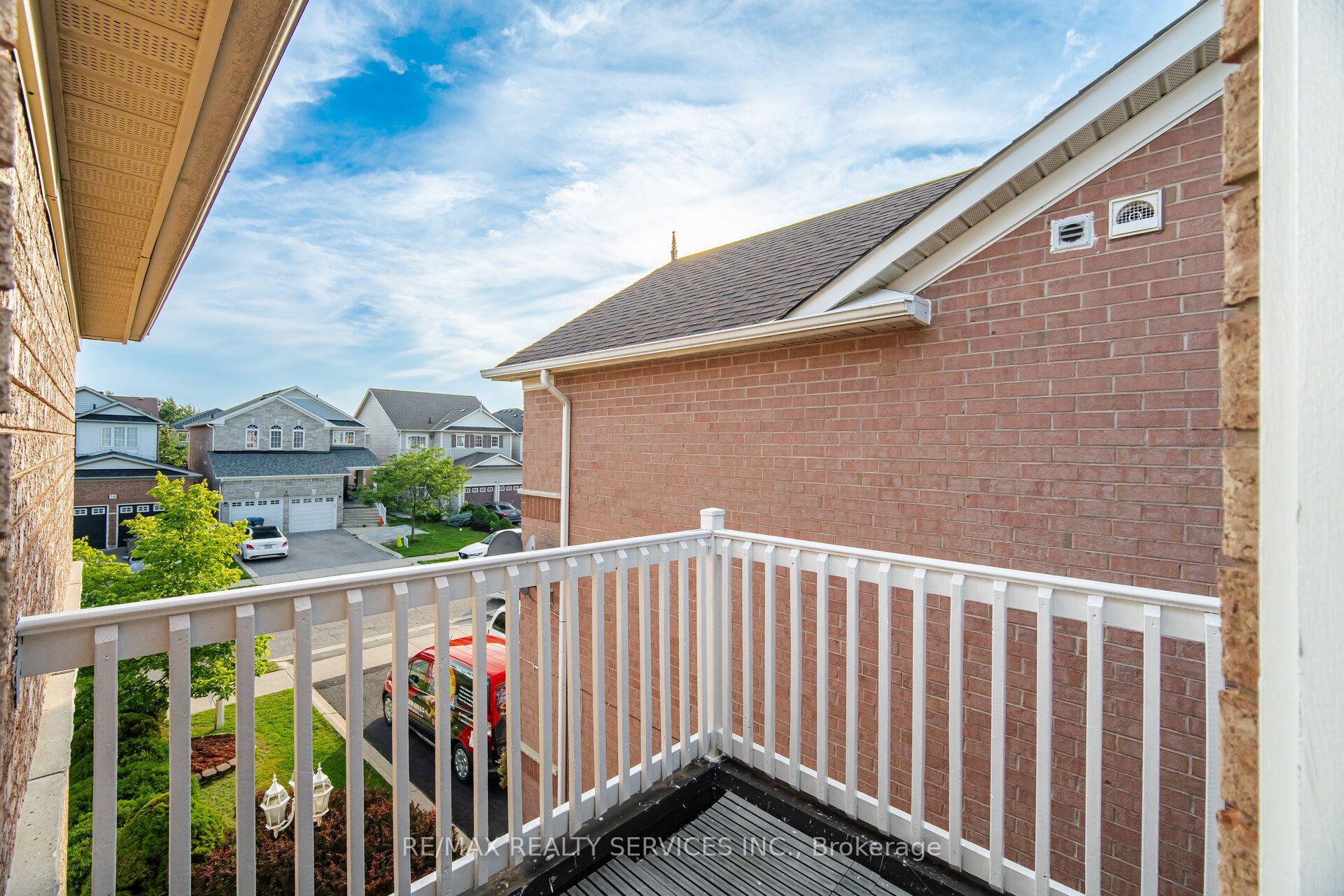 Photo 31 of 39 Legend Lane, Brampton, Fletcher's Creek Village — HOMEH