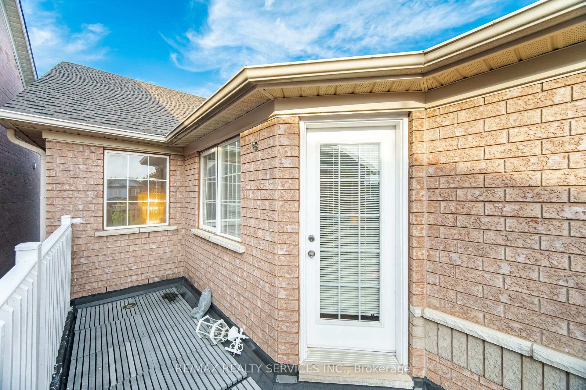 Photo 32 of 39 Legend Lane, Brampton, Fletcher's Creek Village — HOMEH