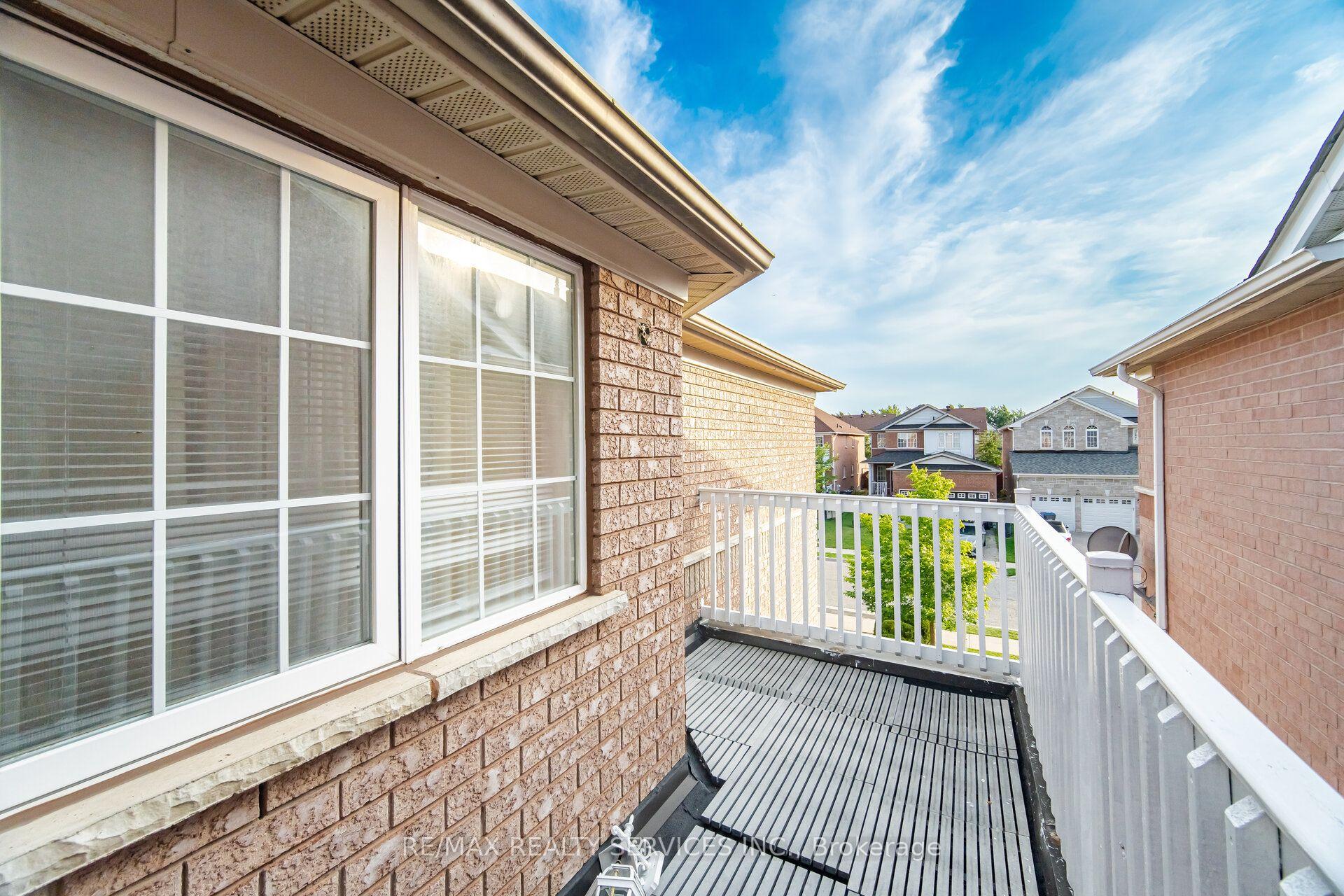 Photo 33 of 39 Legend Lane, Brampton, Fletcher's Creek Village — HOMEH