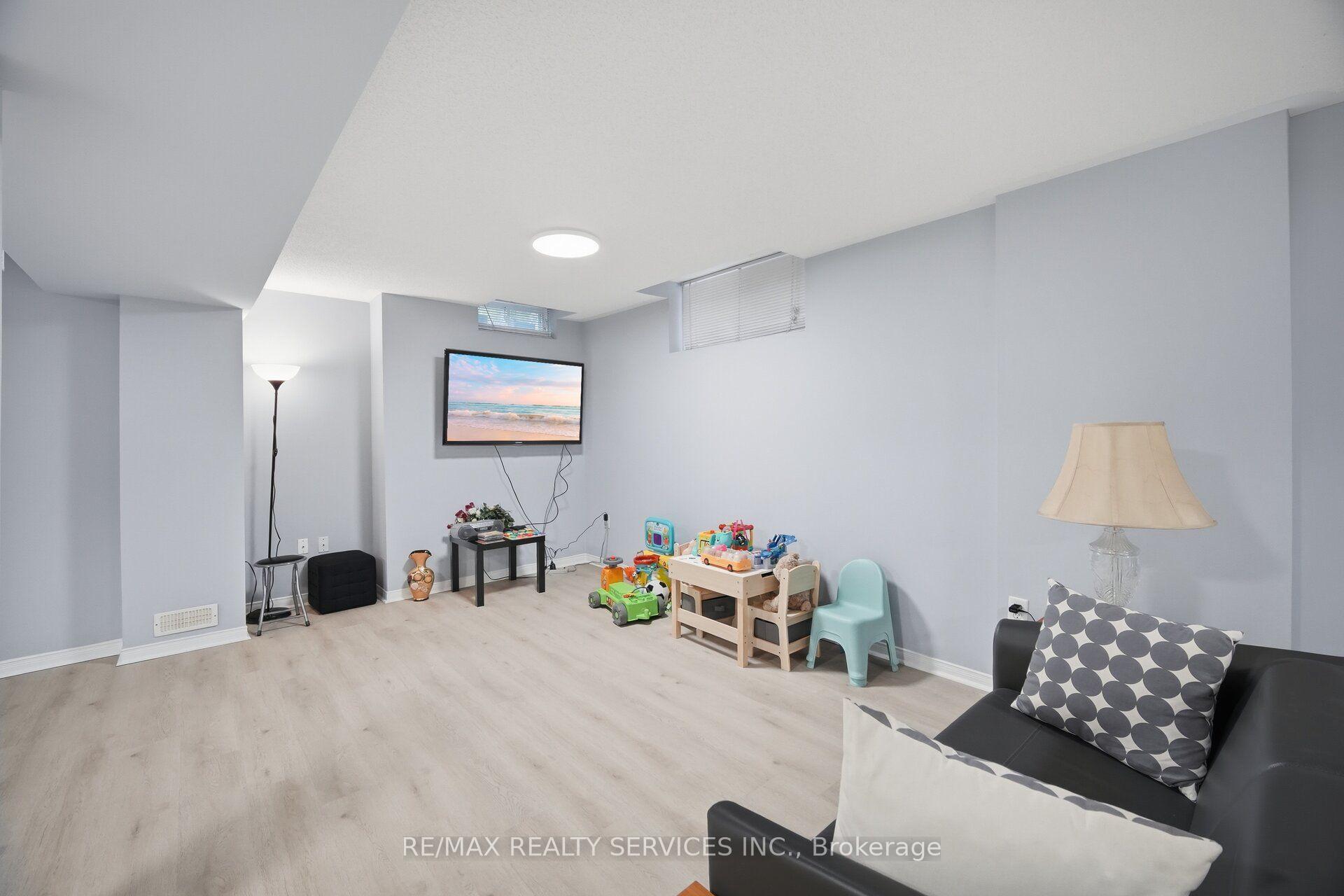 Photo 41 of 39 Legend Lane, Brampton, Fletcher's Creek Village — HOMEH
