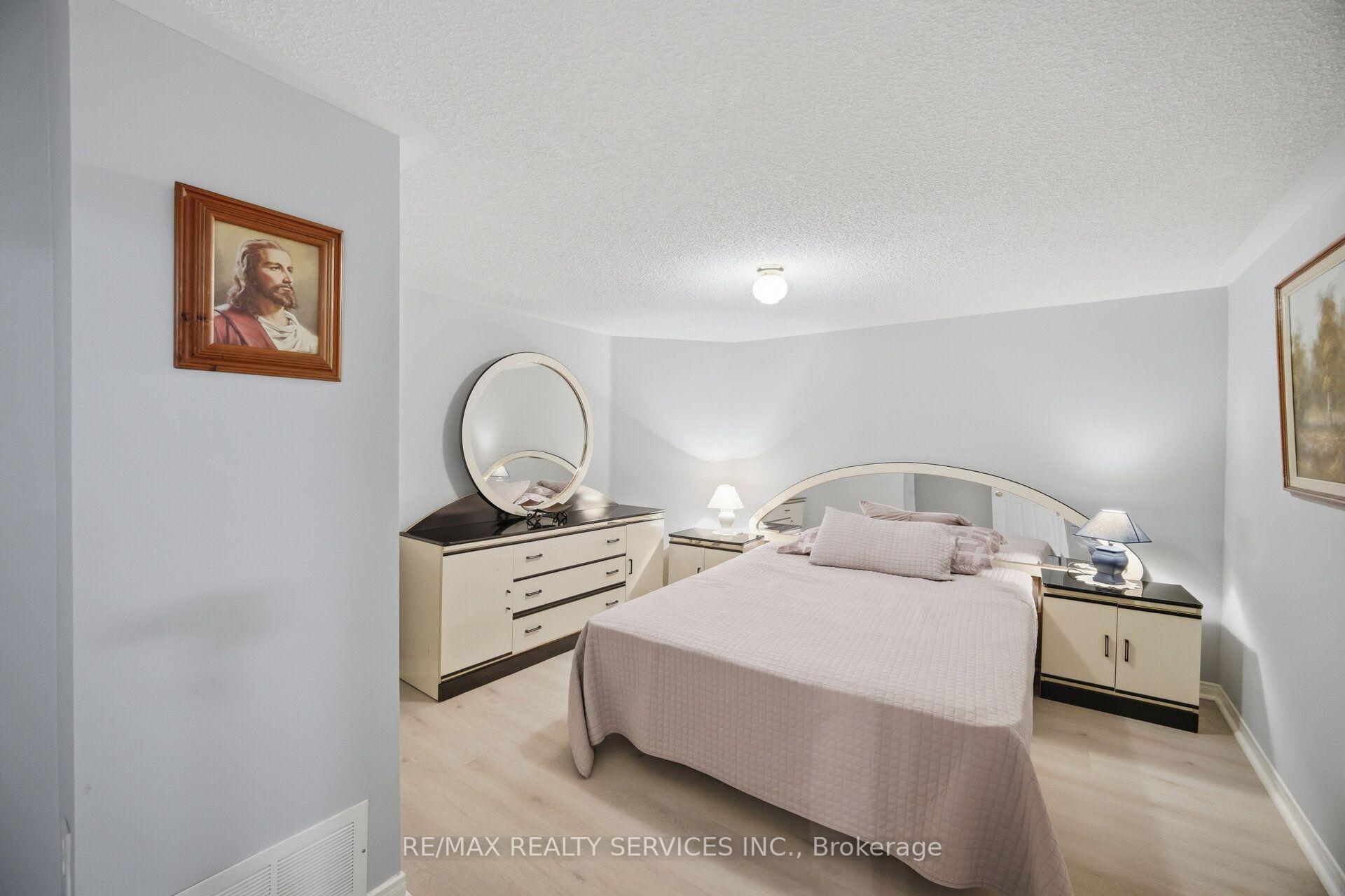 Photo 44 of 39 Legend Lane, Brampton, Fletcher's Creek Village — HOMEH