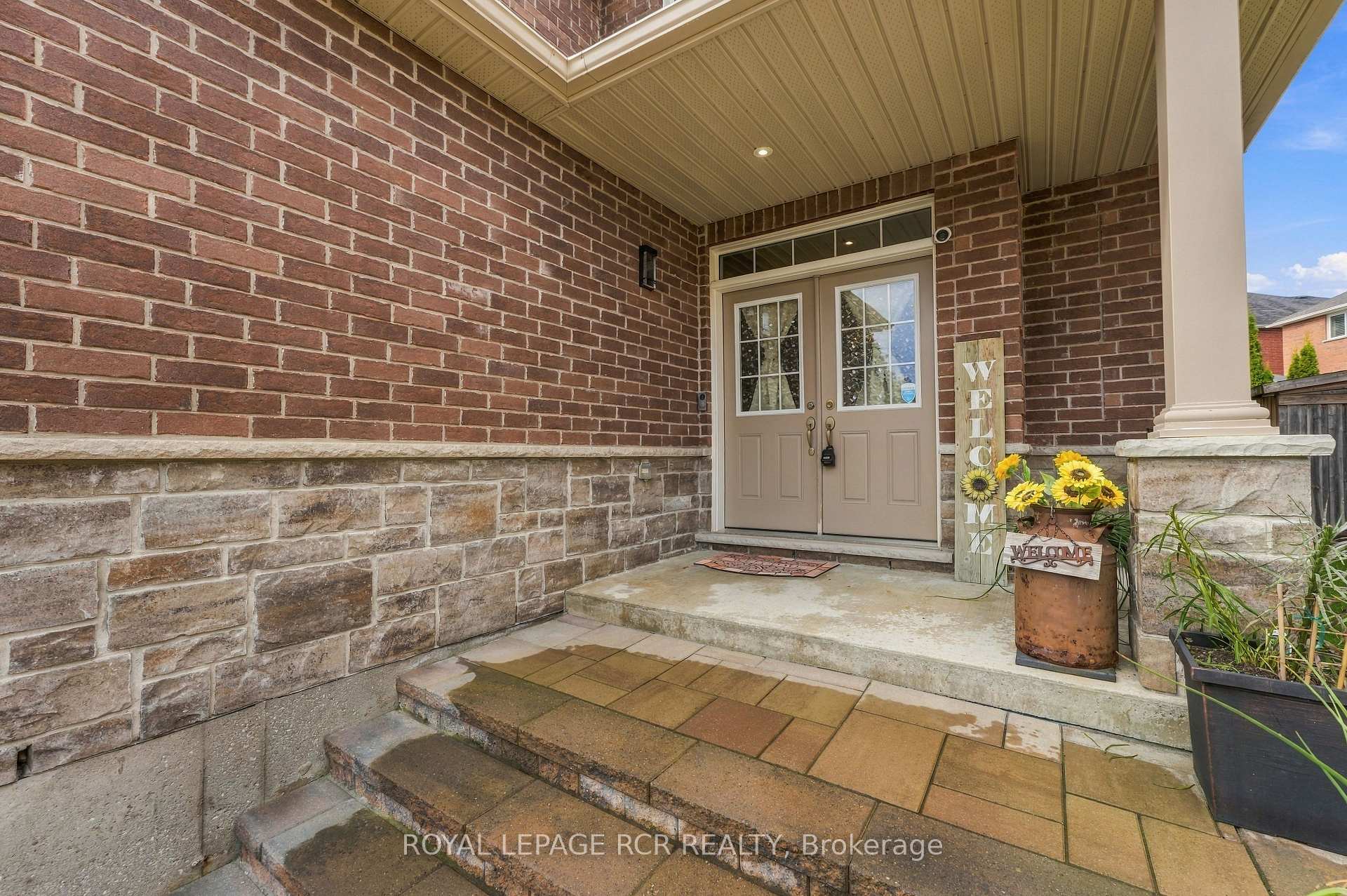 Photo 3 of 825 Booth Avenue, Innisfil, Alcona — HOMEH
