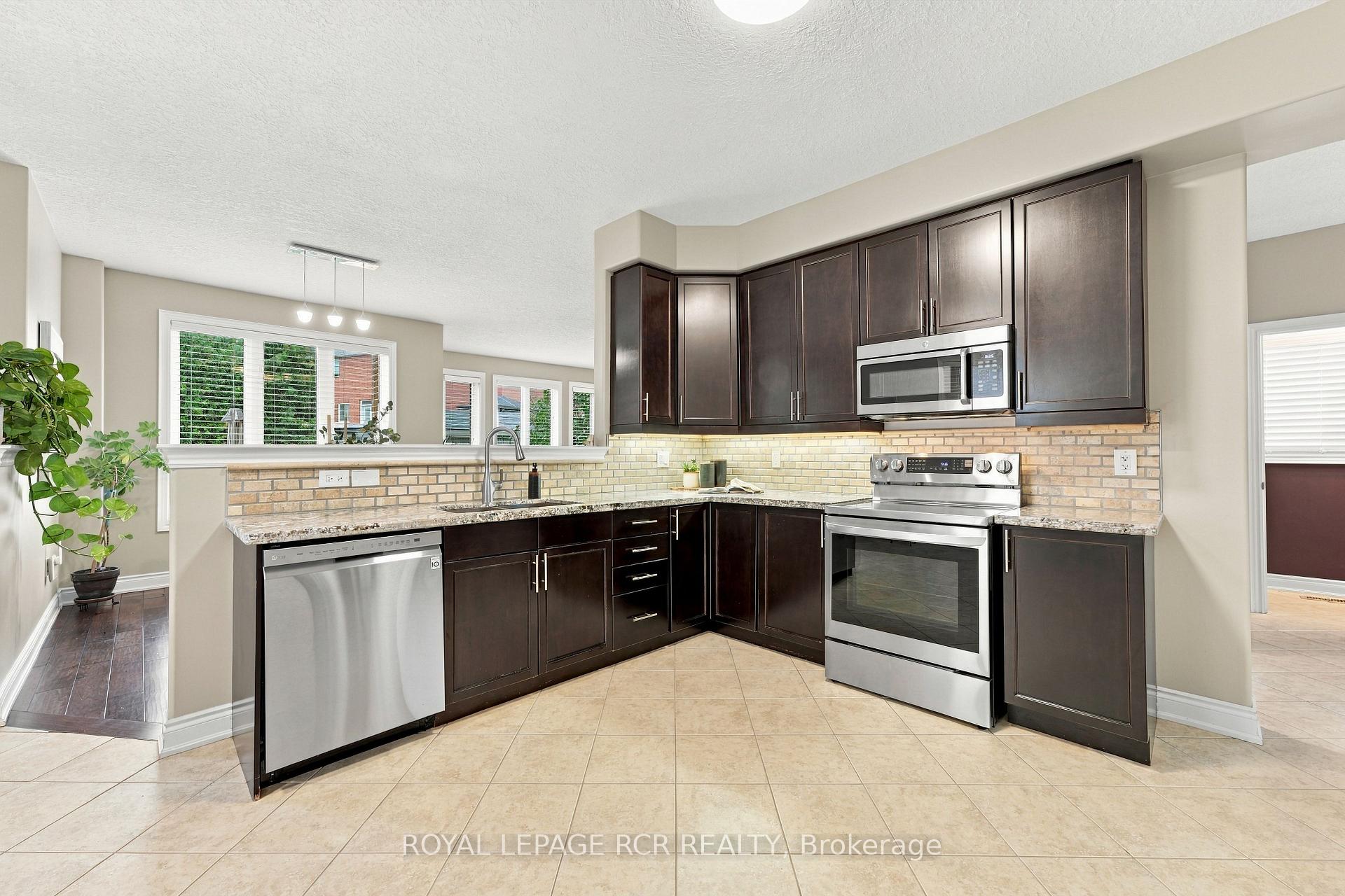 Photo 5 of 825 Booth Avenue, Innisfil, Alcona — HOMEH