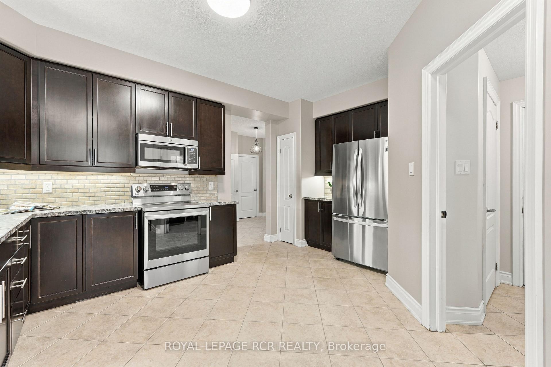 Photo 6 of 825 Booth Avenue, Innisfil, Alcona — HOMEH