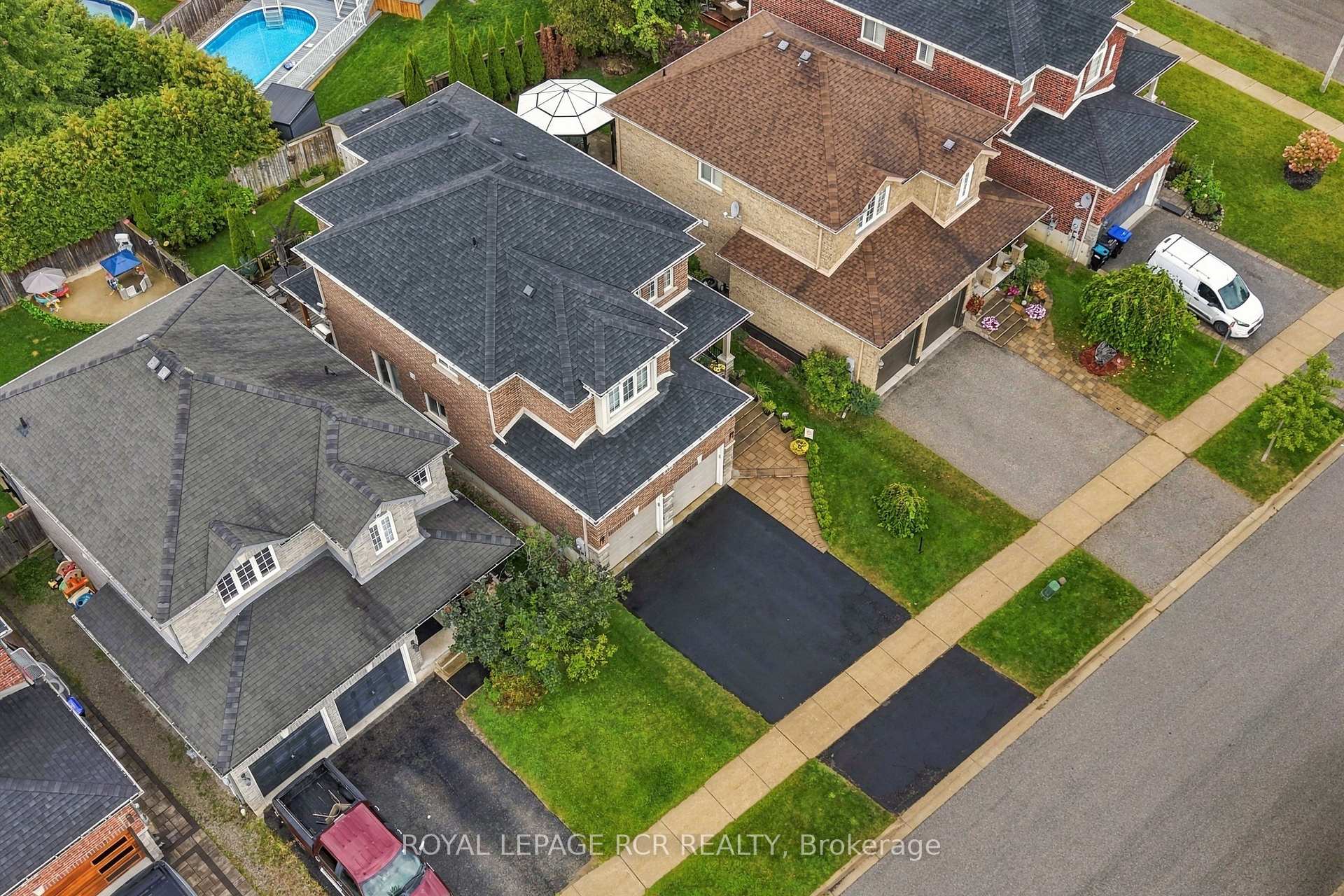 Photo 32 of 825 Booth Avenue, Innisfil, Alcona — HOMEH
