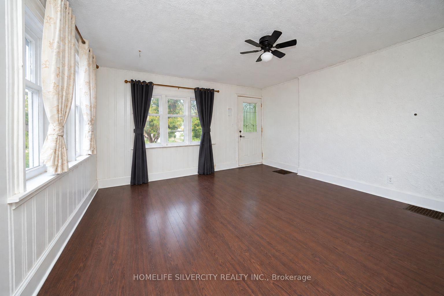 Photo 4 of 30 Woodward Avenue, Brampton, Brampton North — HOMEH