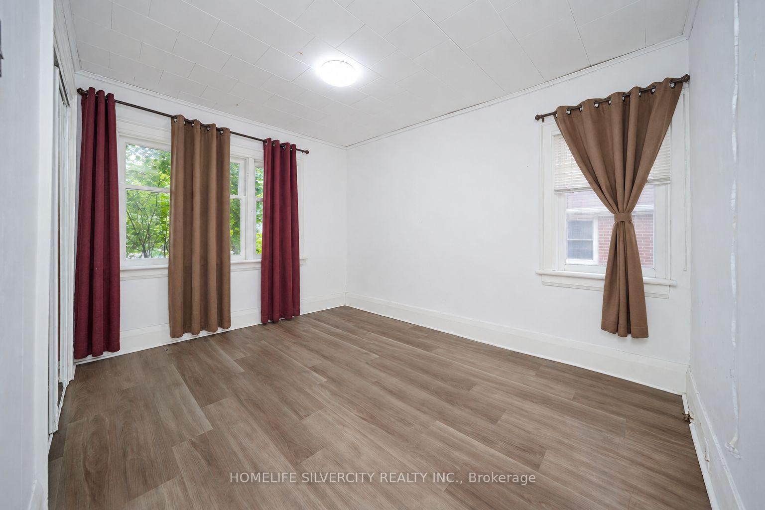 Photo 5 of 30 Woodward Avenue, Brampton, Brampton North — HOMEH