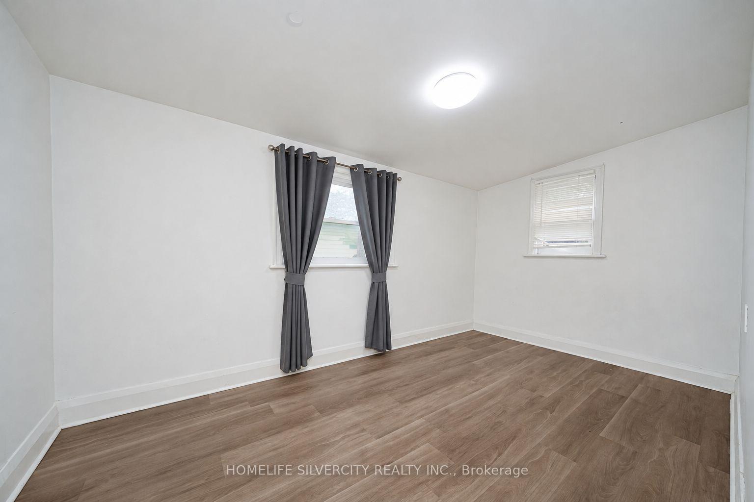 Photo 10 of 30 Woodward Avenue, Brampton, Brampton North — HOMEH