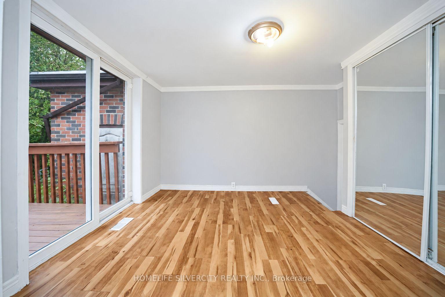 Photo 13 of 30 Woodward Avenue, Brampton, Brampton North — HOMEH