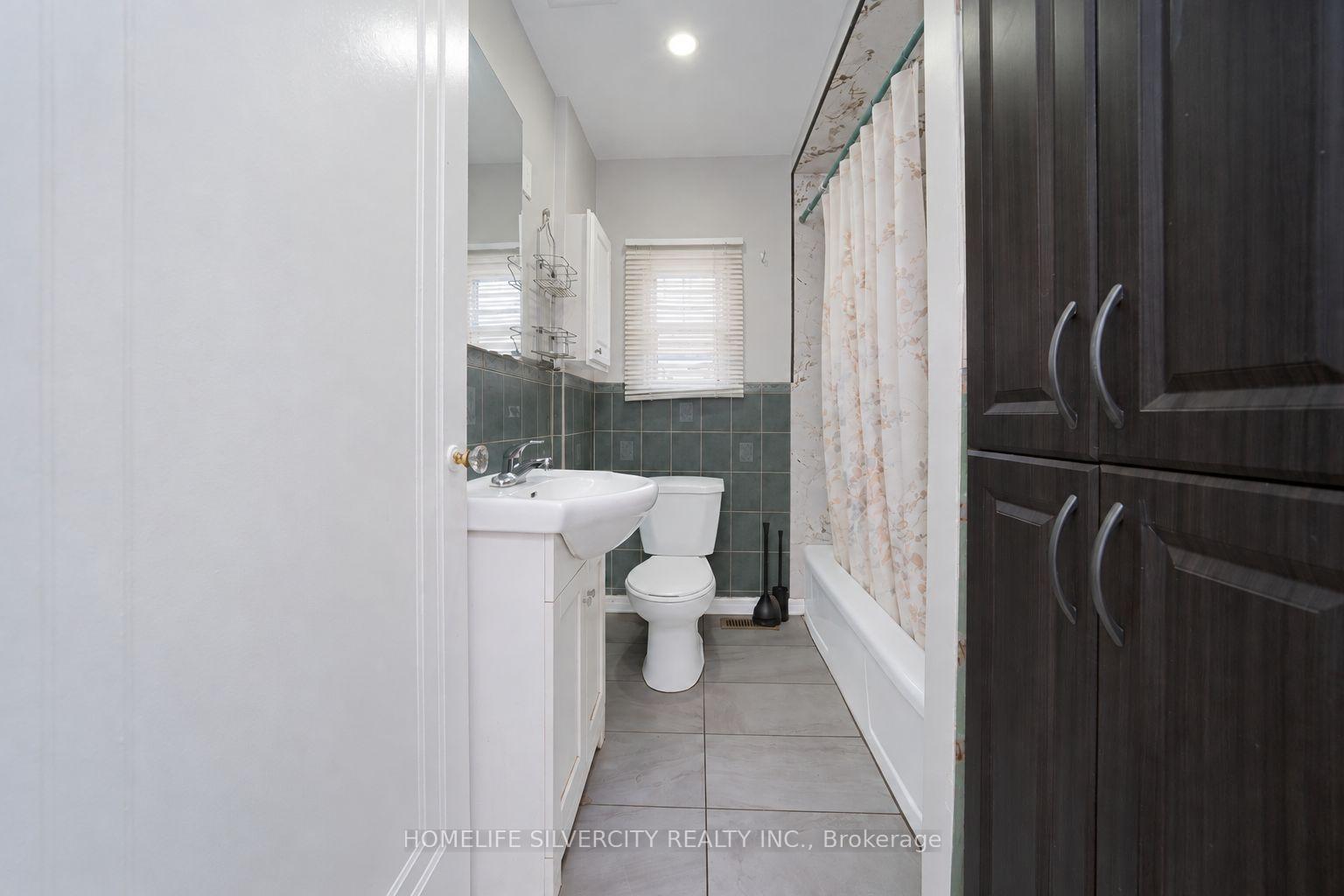 Photo 15 of 30 Woodward Avenue, Brampton, Brampton North — HOMEH