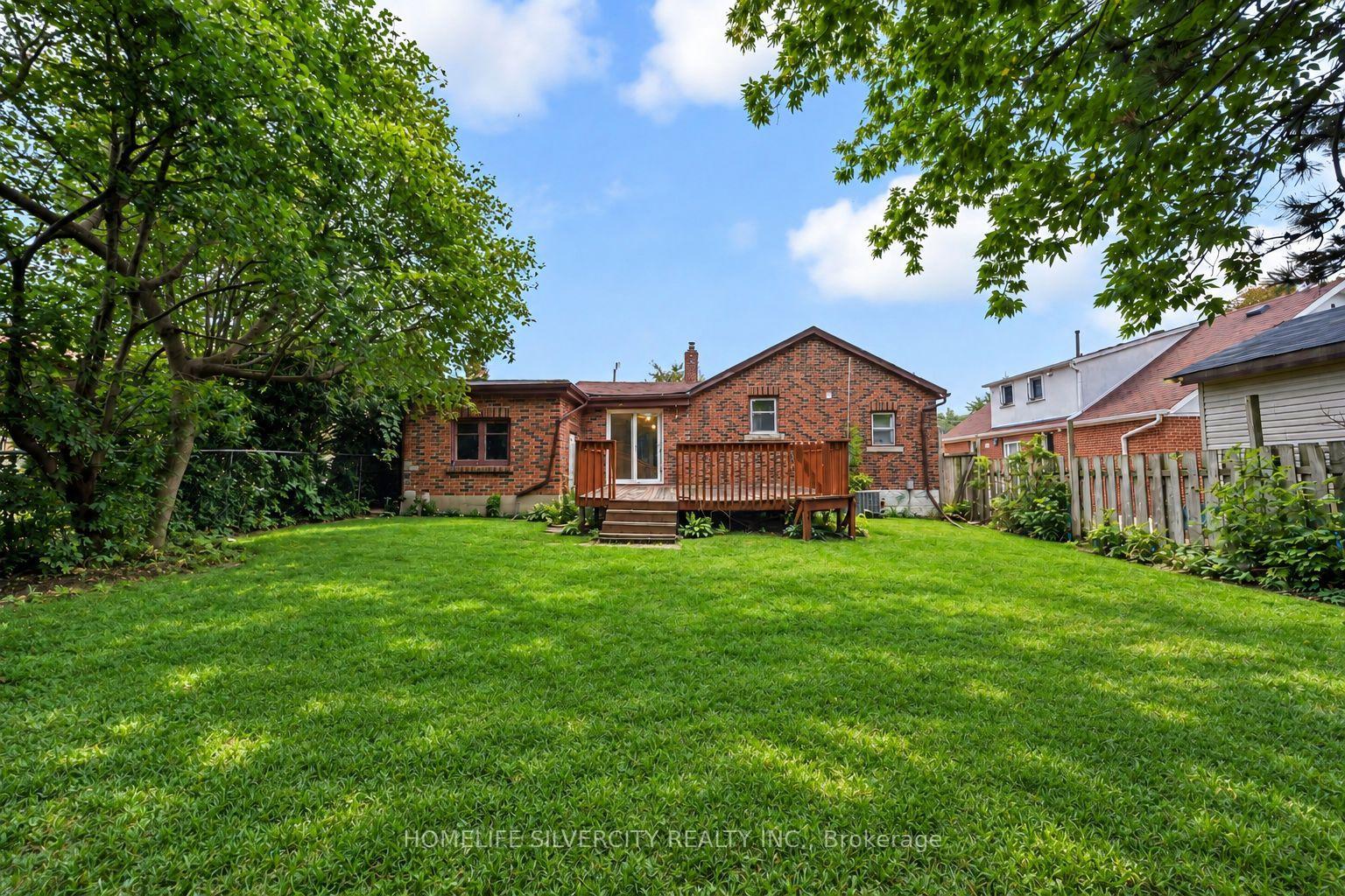 Photo 16 of 30 Woodward Avenue, Brampton, Brampton North — HOMEH