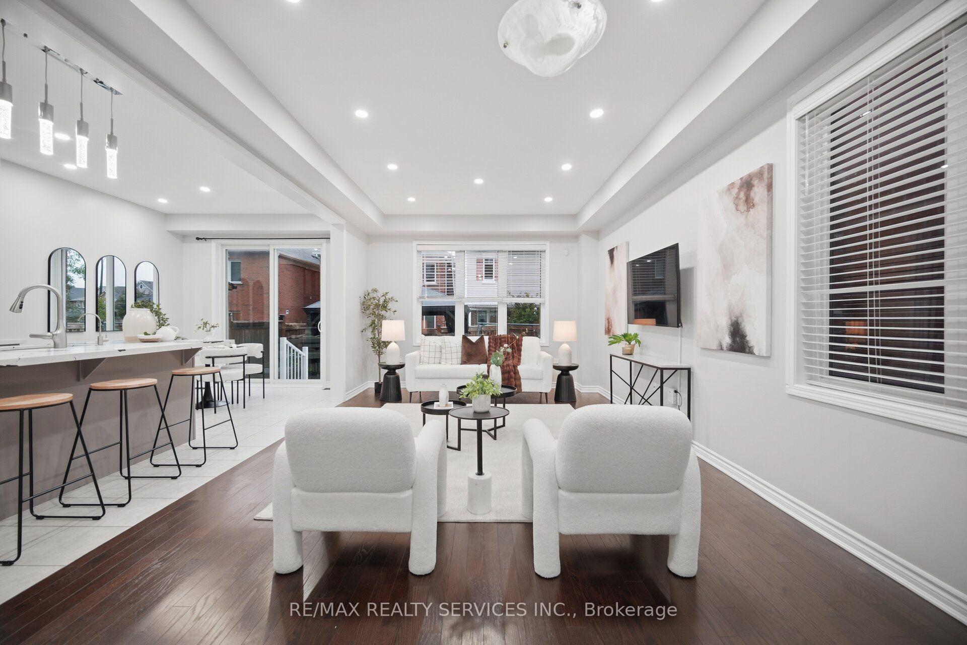 Photo 7 of 3 Fenchurch Drive, Brampton, Northwest Brampton — HOMEH