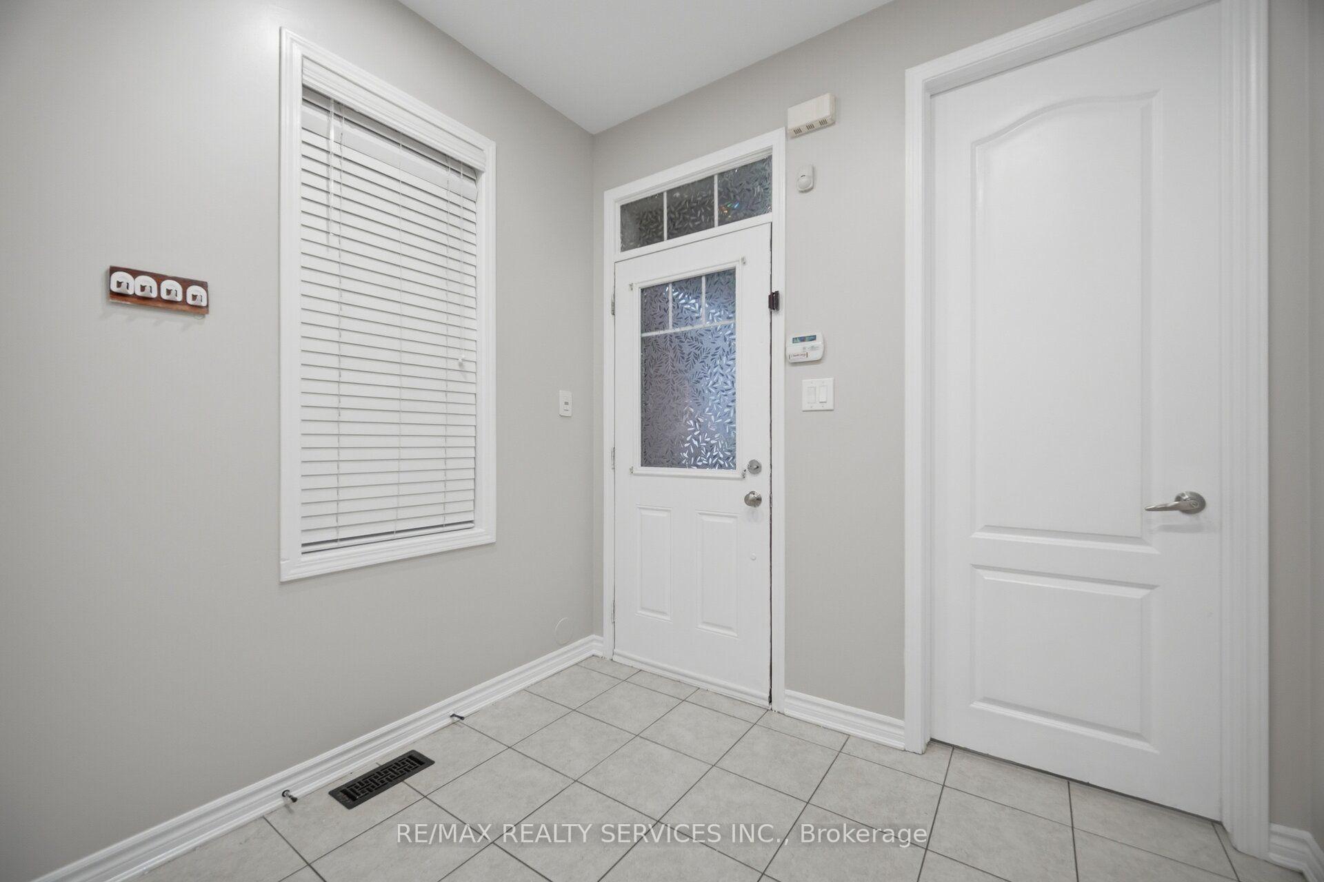 Photo 8 of 3 Fenchurch Drive, Brampton, Northwest Brampton — HOMEH