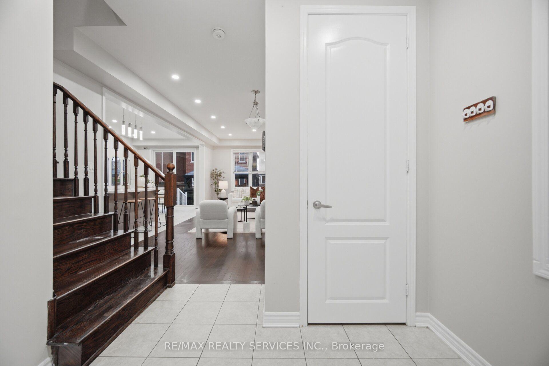 Photo 9 of 3 Fenchurch Drive, Brampton, Northwest Brampton — HOMEH