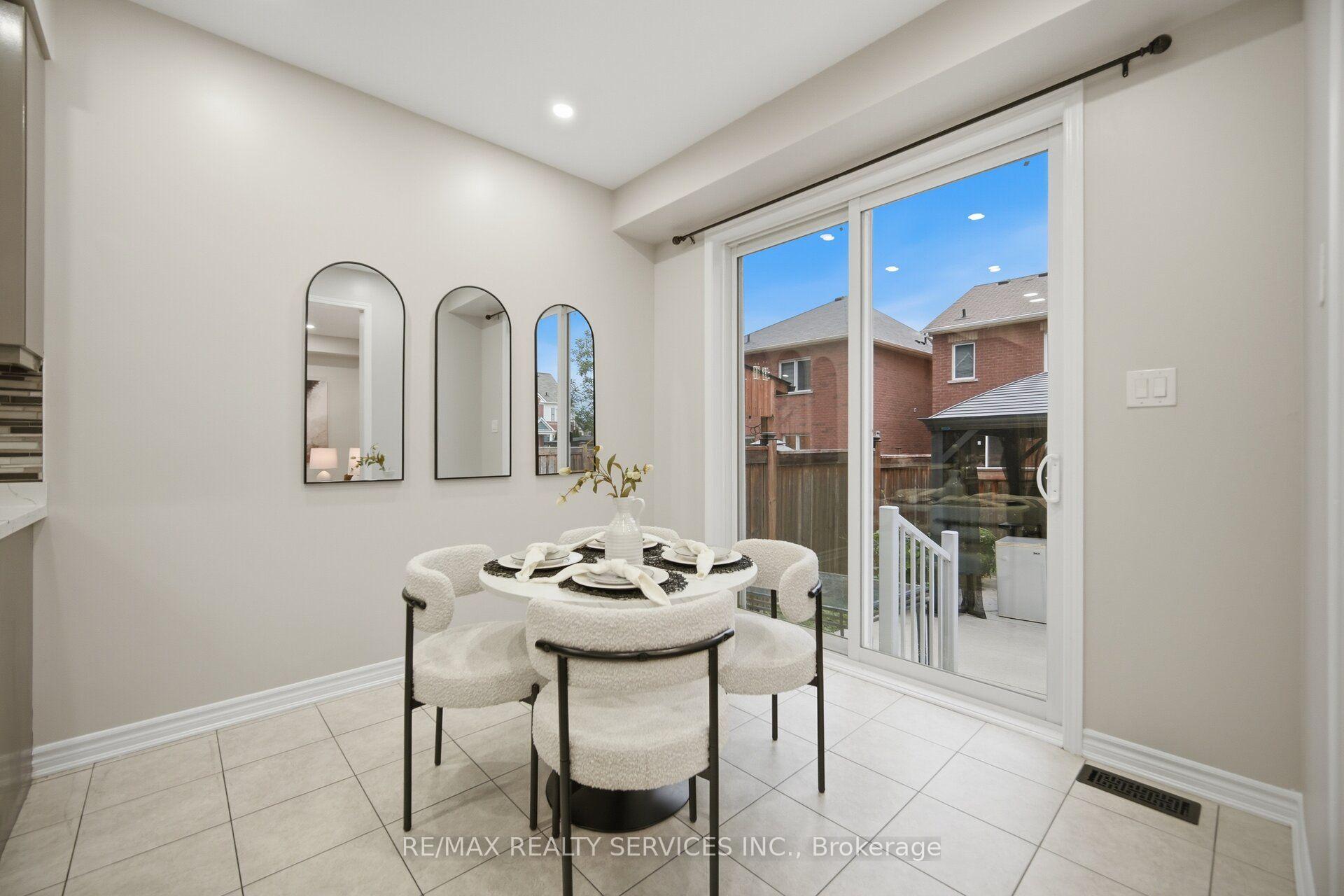 Photo 10 of 3 Fenchurch Drive, Brampton, Northwest Brampton — HOMEH