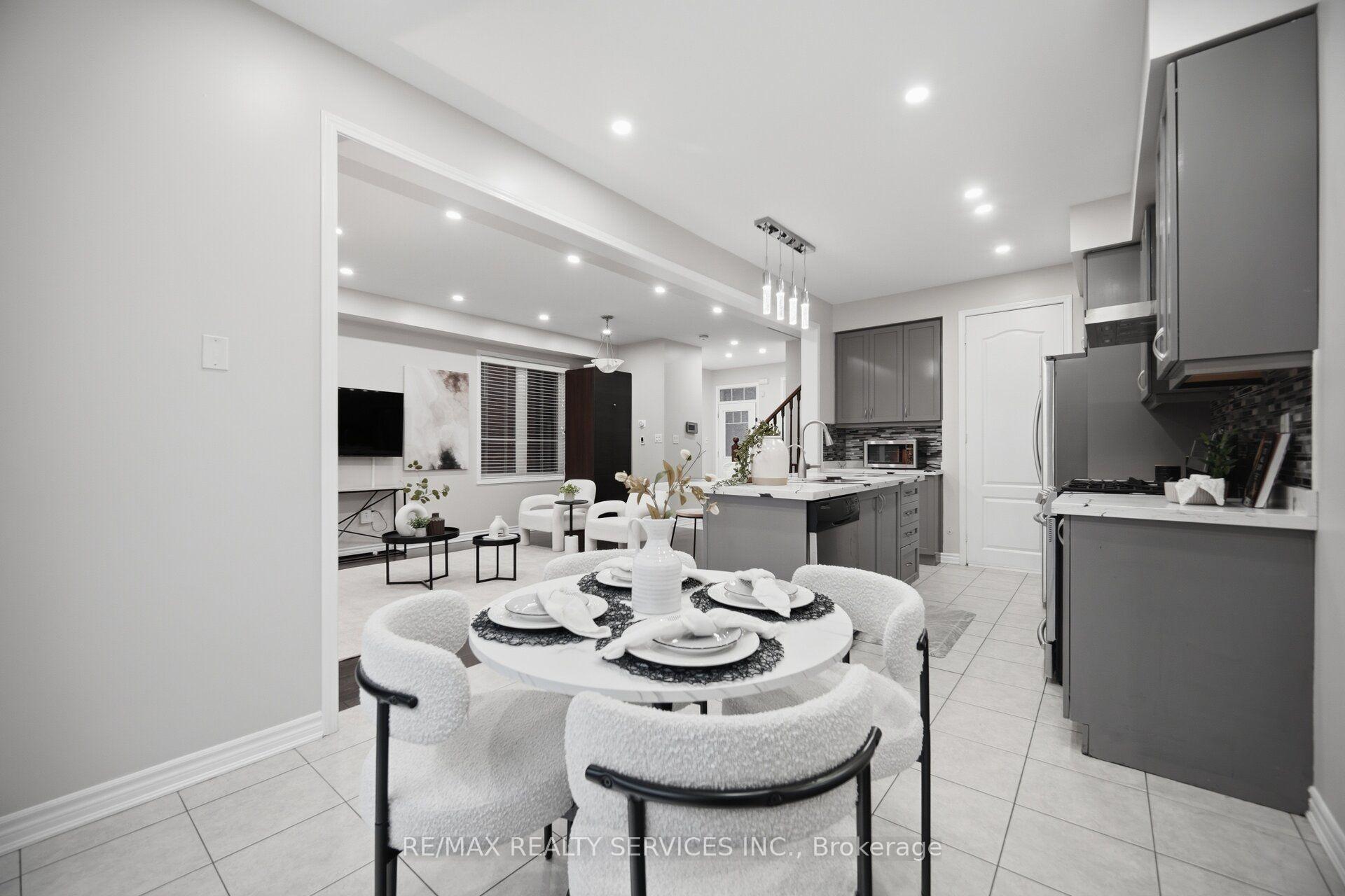 Photo 12 of 3 Fenchurch Drive, Brampton, Northwest Brampton — HOMEH