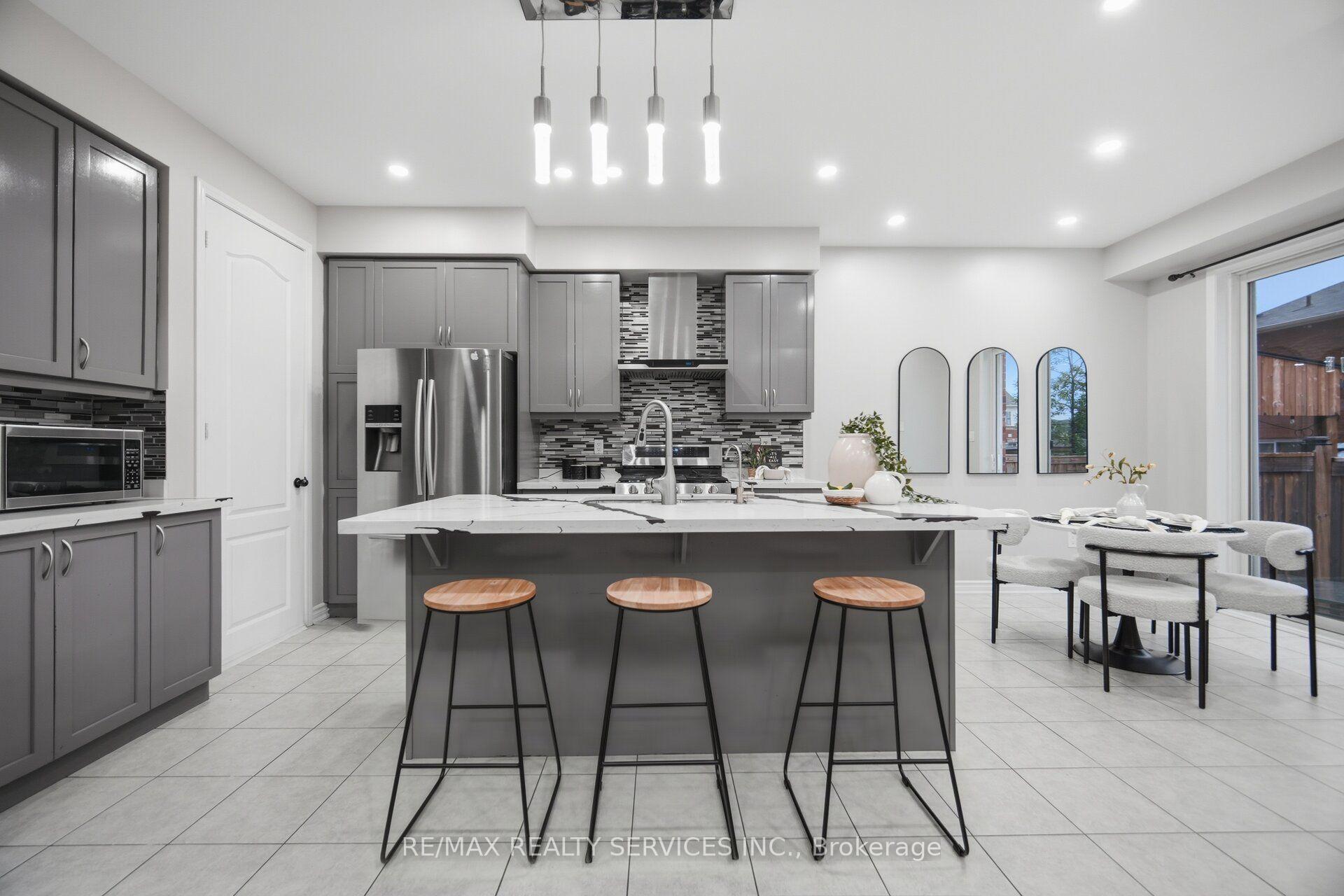 Photo 14 of 3 Fenchurch Drive, Brampton, Northwest Brampton — HOMEH