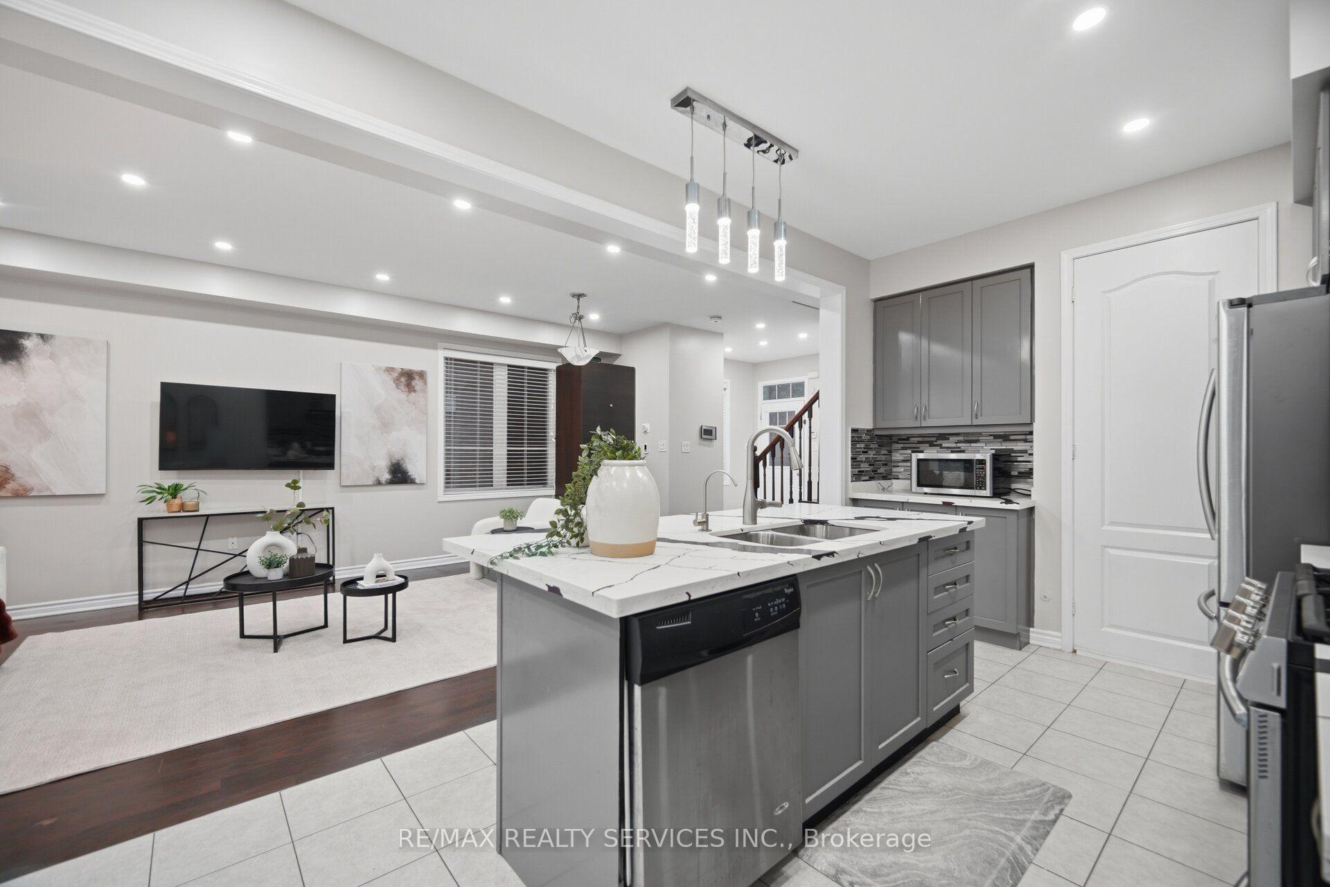 Photo 16 of 3 Fenchurch Drive, Brampton, Northwest Brampton — HOMEH
