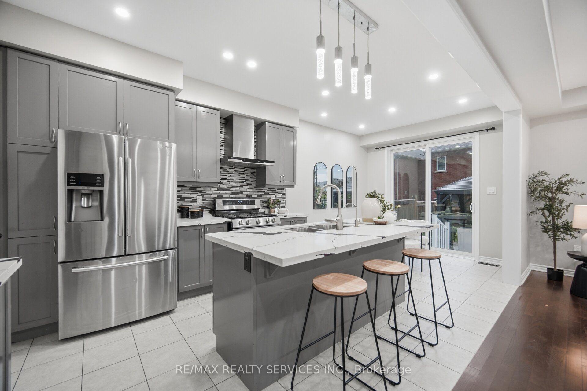 Photo 17 of 3 Fenchurch Drive, Brampton, Northwest Brampton — HOMEH