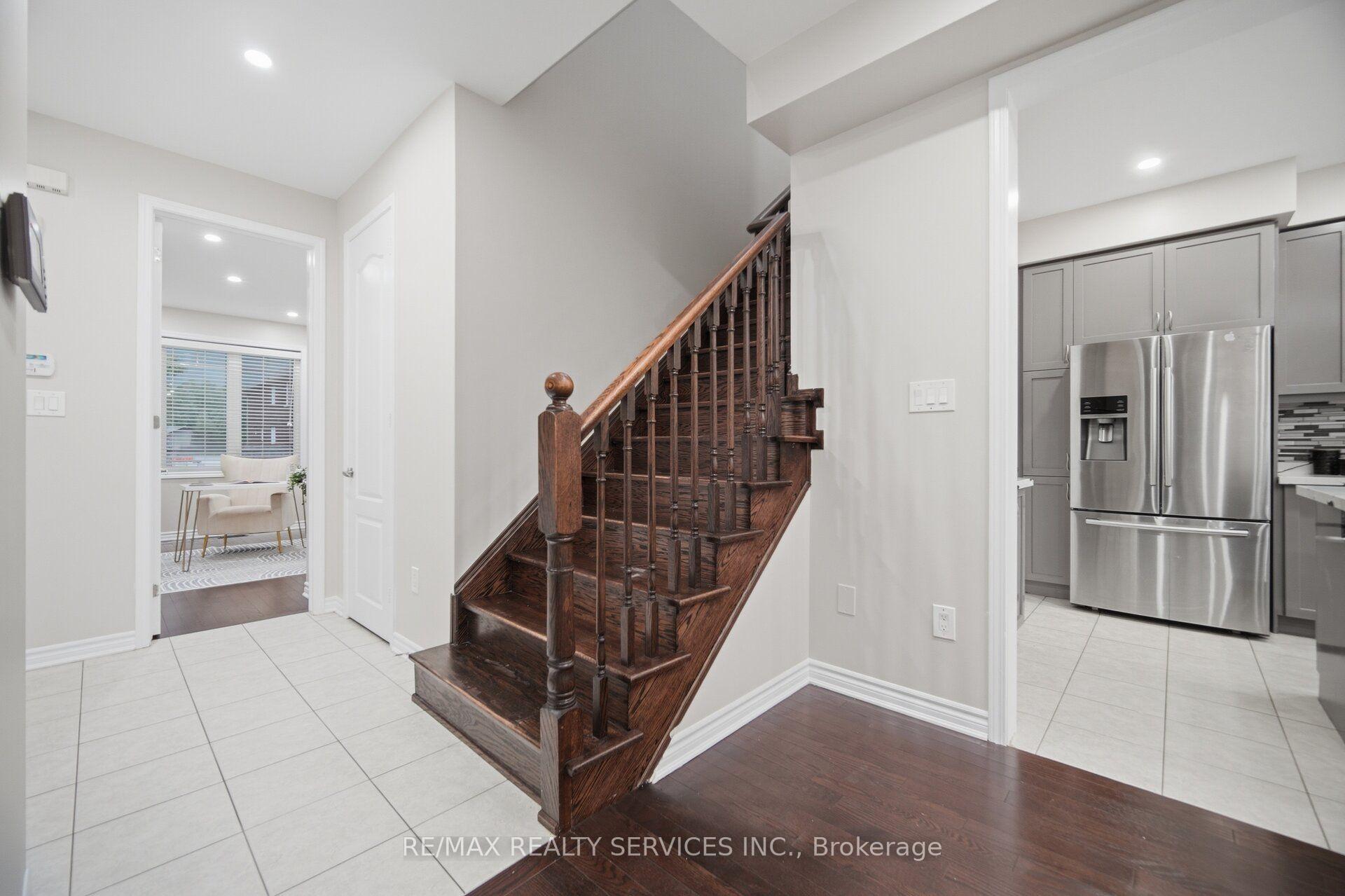 Photo 18 of 3 Fenchurch Drive, Brampton, Northwest Brampton — HOMEH