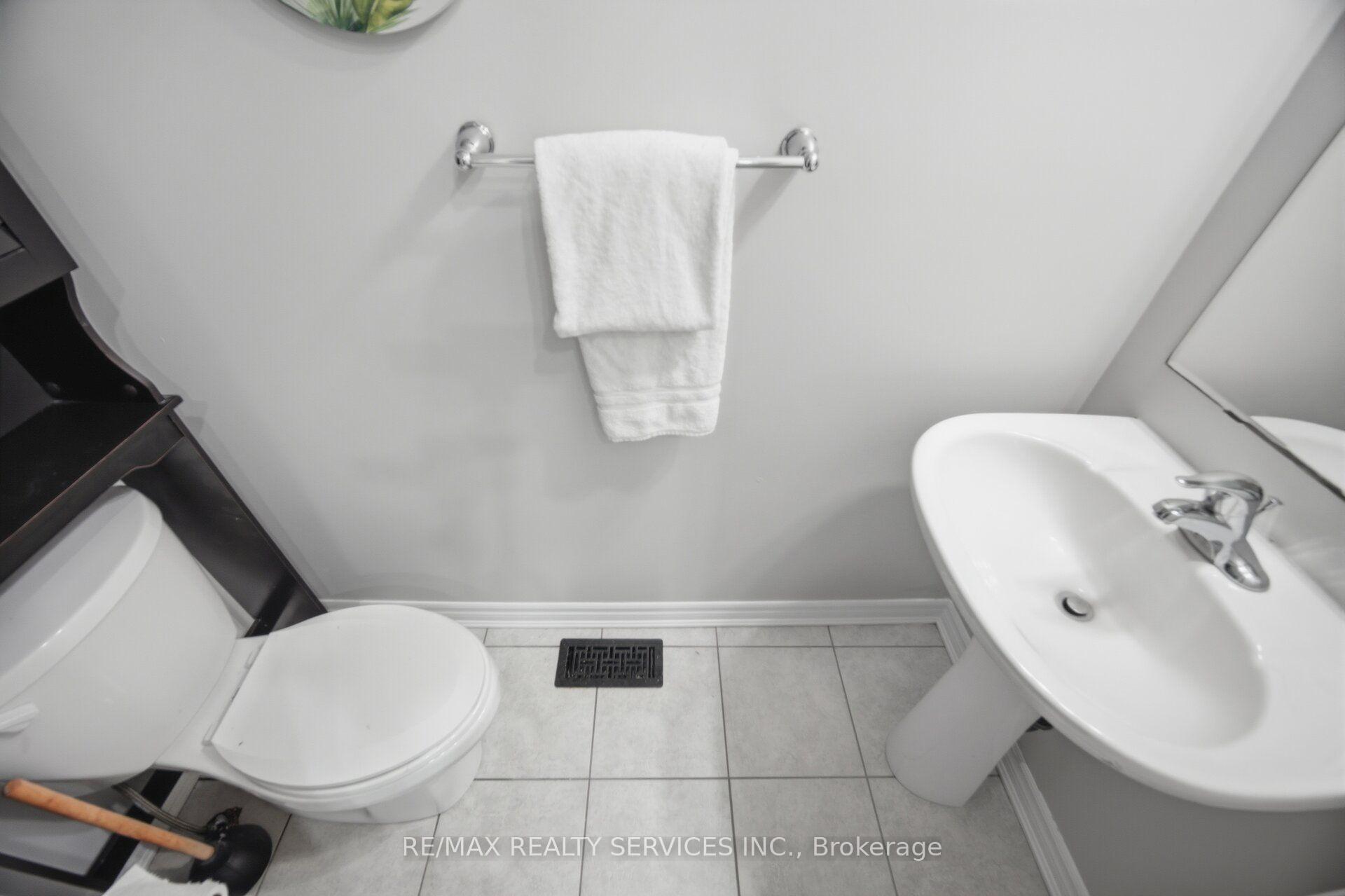 Photo 20 of 3 Fenchurch Drive, Brampton, Northwest Brampton — HOMEH