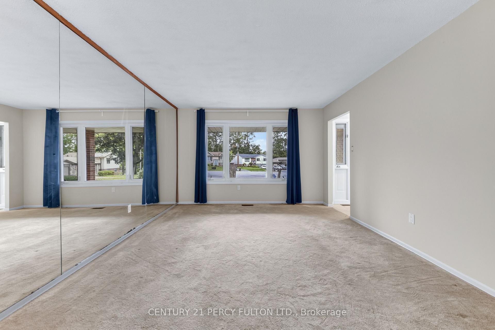 Photo 10 of 11 Aldergrove Circle, Barrie, Cundles East — HOMEH
