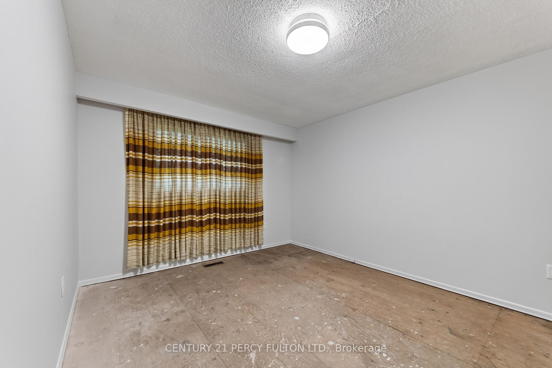 Photo 28 of 11 Aldergrove Circle, Barrie, Cundles East — HOMEH