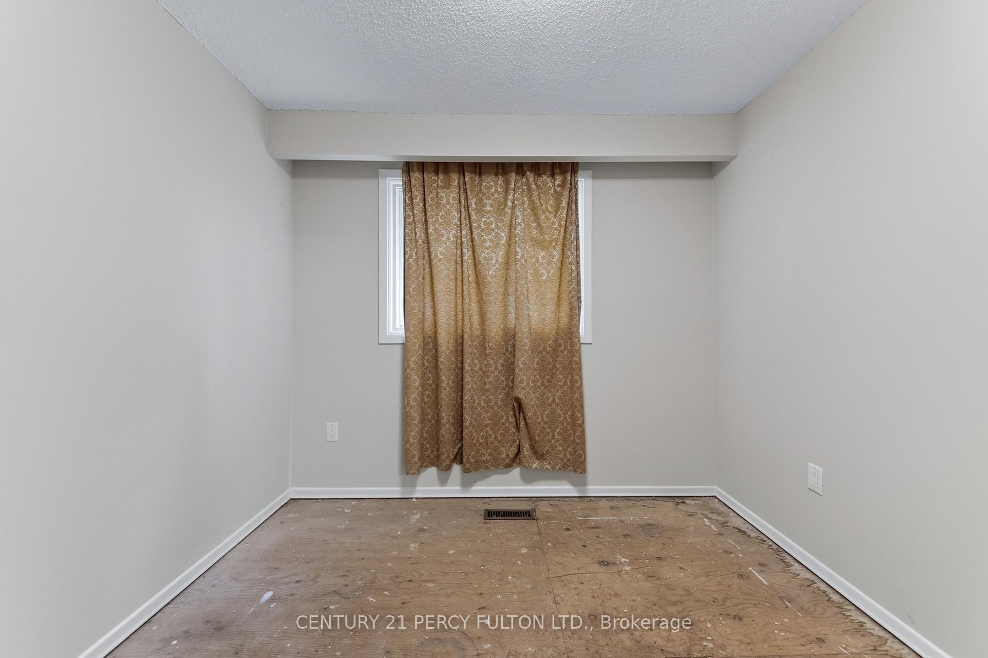 Photo 36 of 11 Aldergrove Circle, Barrie, Cundles East — HOMEH
