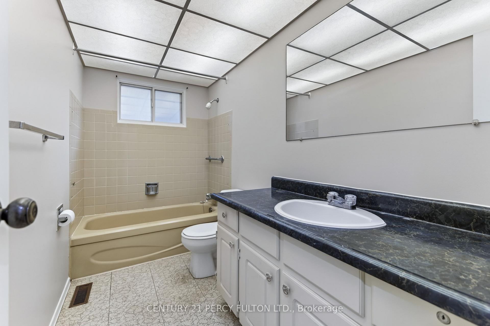 Photo 40 of 11 Aldergrove Circle, Barrie, Cundles East — HOMEH