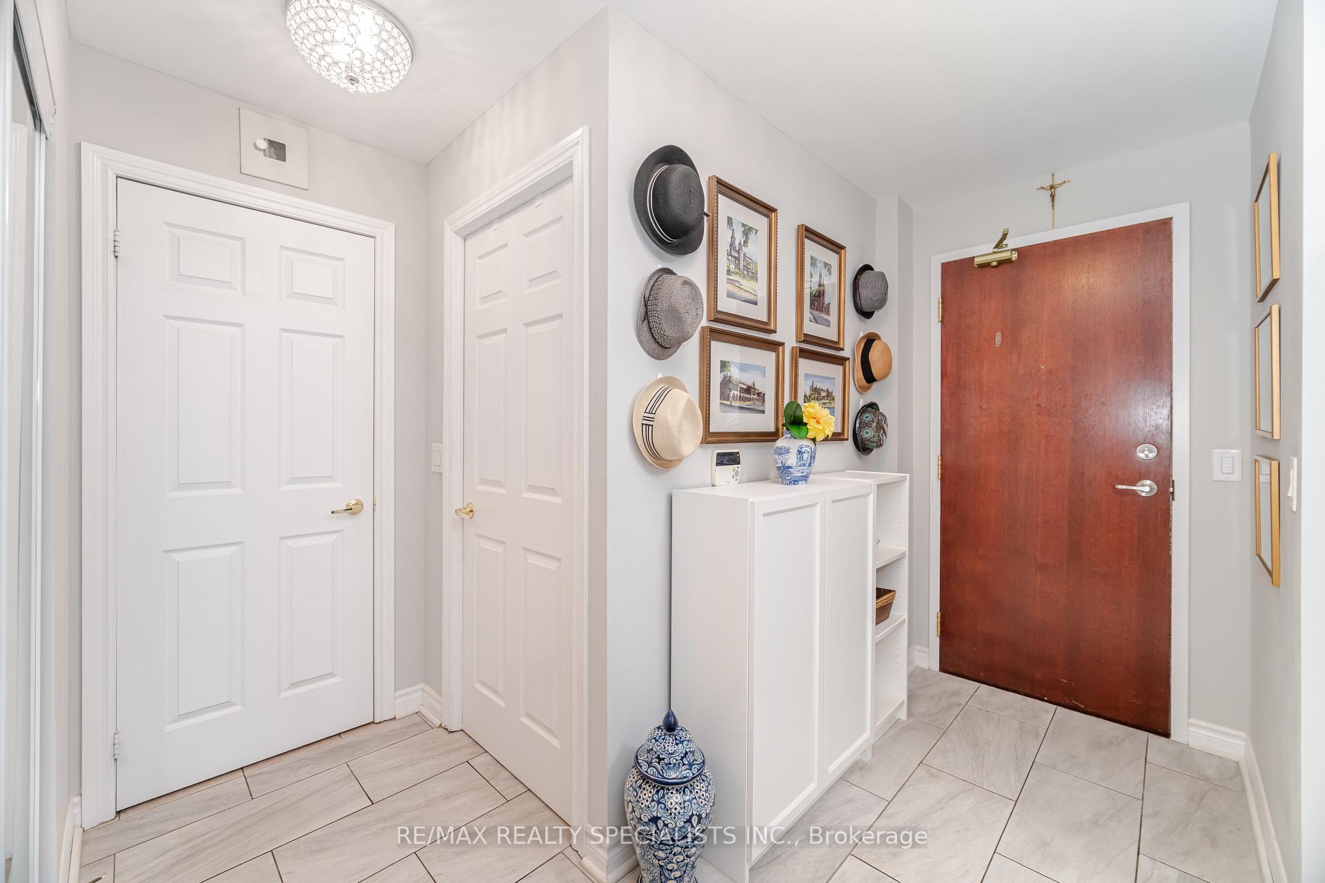 Photo 5 of Unit 1005, 5 Michael Power Place, Etobicoke, Islington-City Centre West — HOMEH