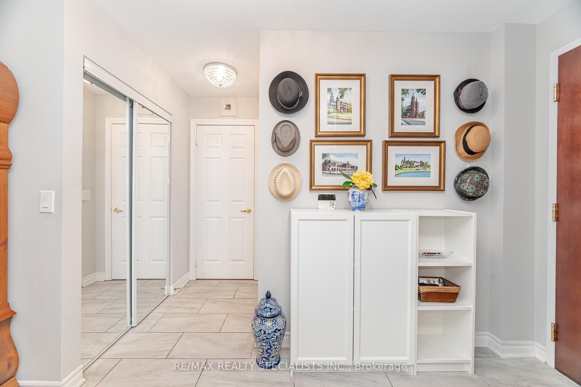 Photo 6 of Unit 1005, 5 Michael Power Place, Etobicoke, Islington-City Centre West — HOMEH