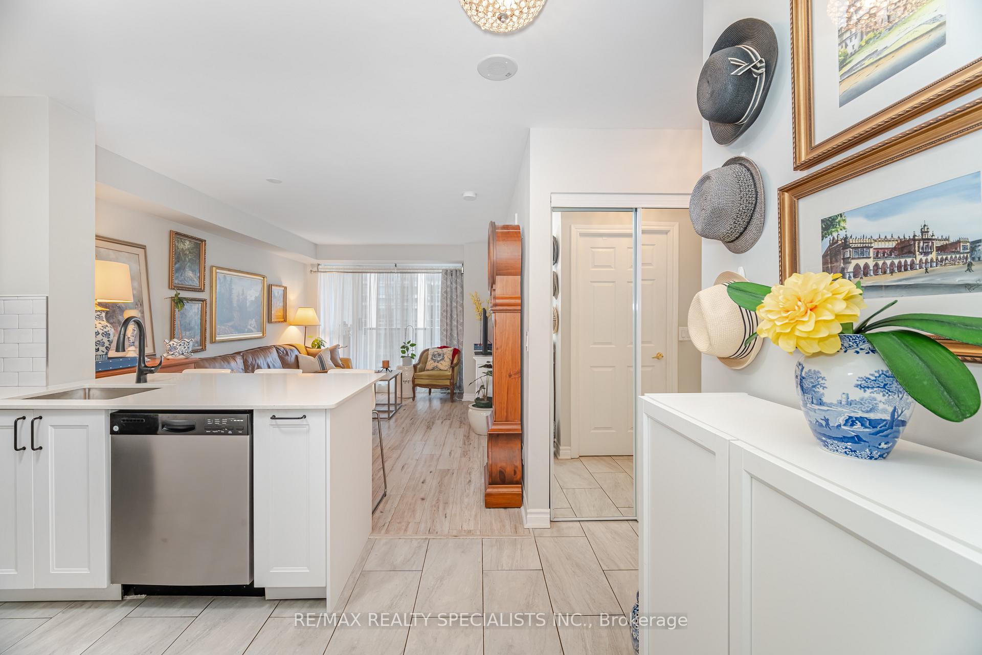 Photo 7 of Unit 1005, 5 Michael Power Place, Etobicoke, Islington-City Centre West — HOMEH