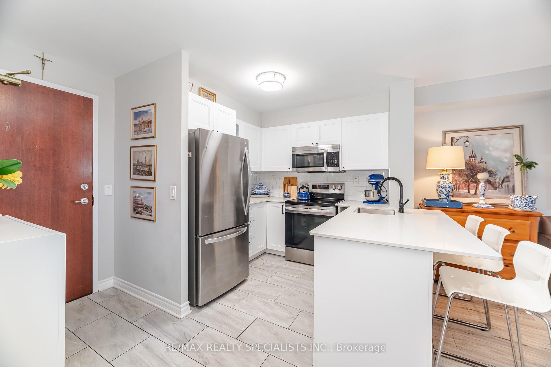 Photo 8 of Unit 1005, 5 Michael Power Place, Etobicoke, Islington-City Centre West — HOMEH